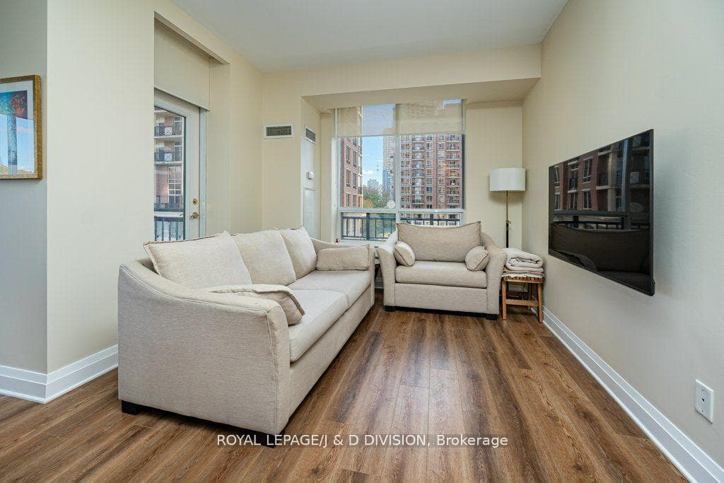 1101 Leslie Street Unit 407 photo 5