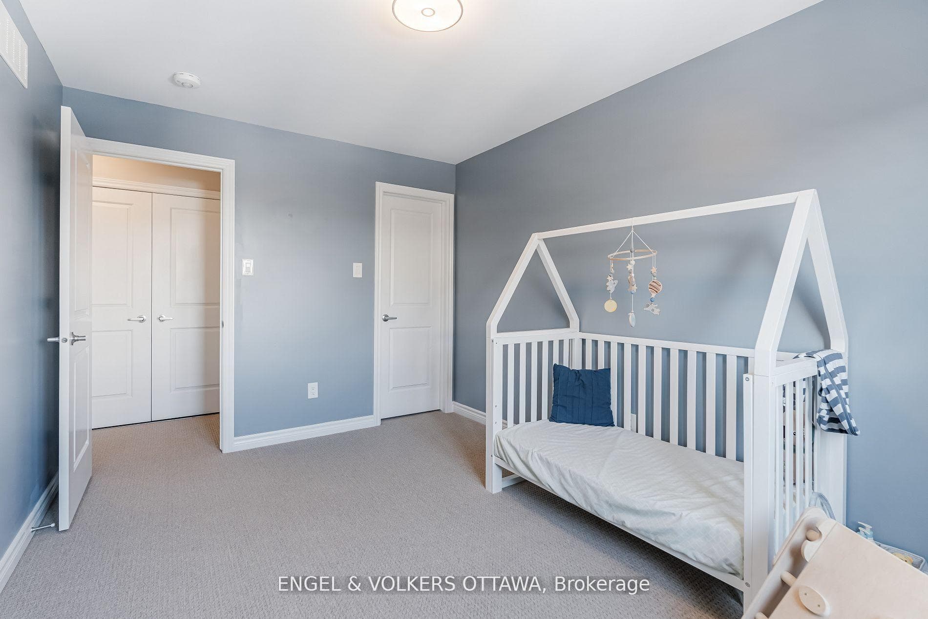 284 Munro Street photo 20