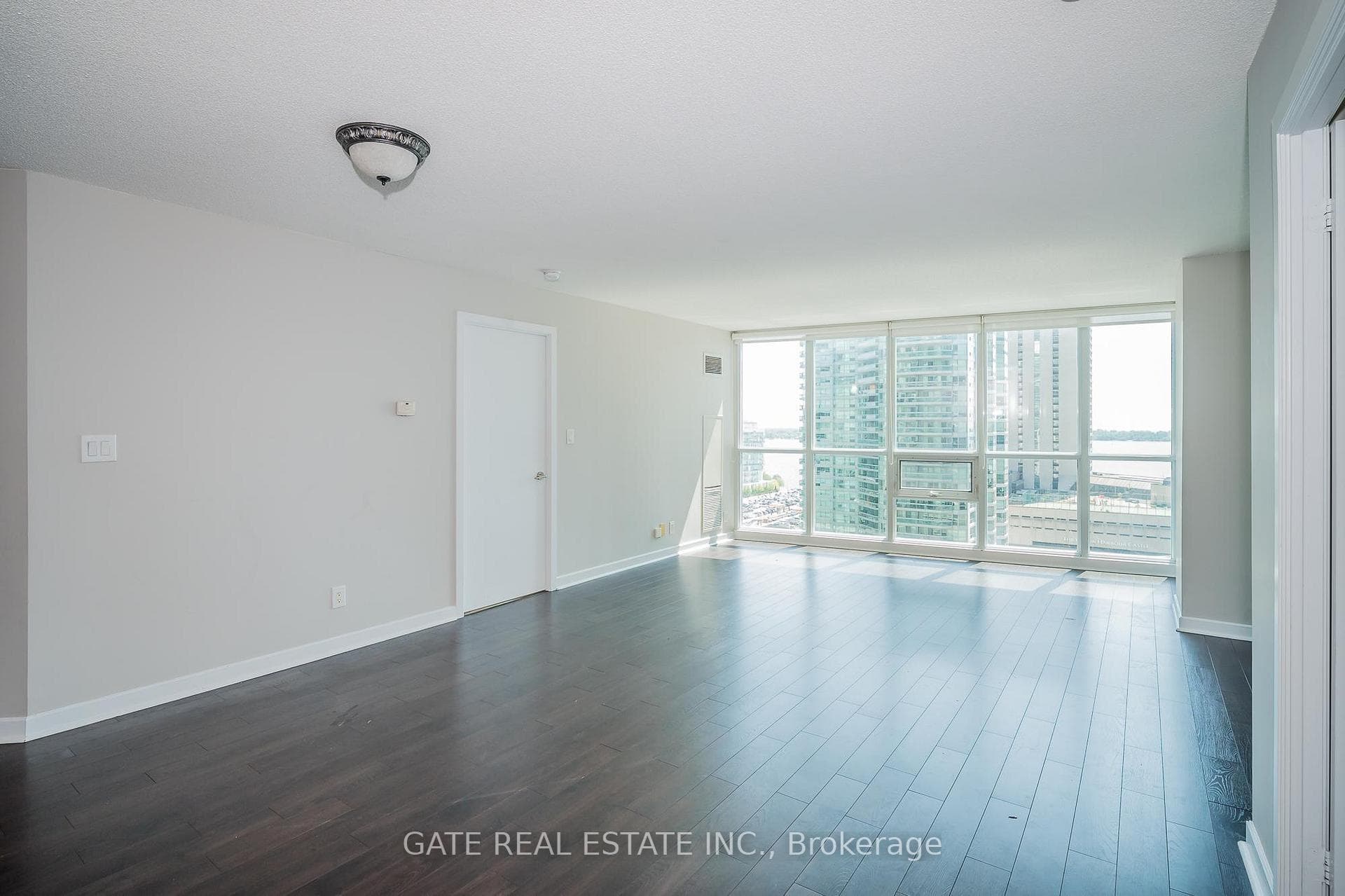 18 Harbour Street Unit 1410 photo 12
