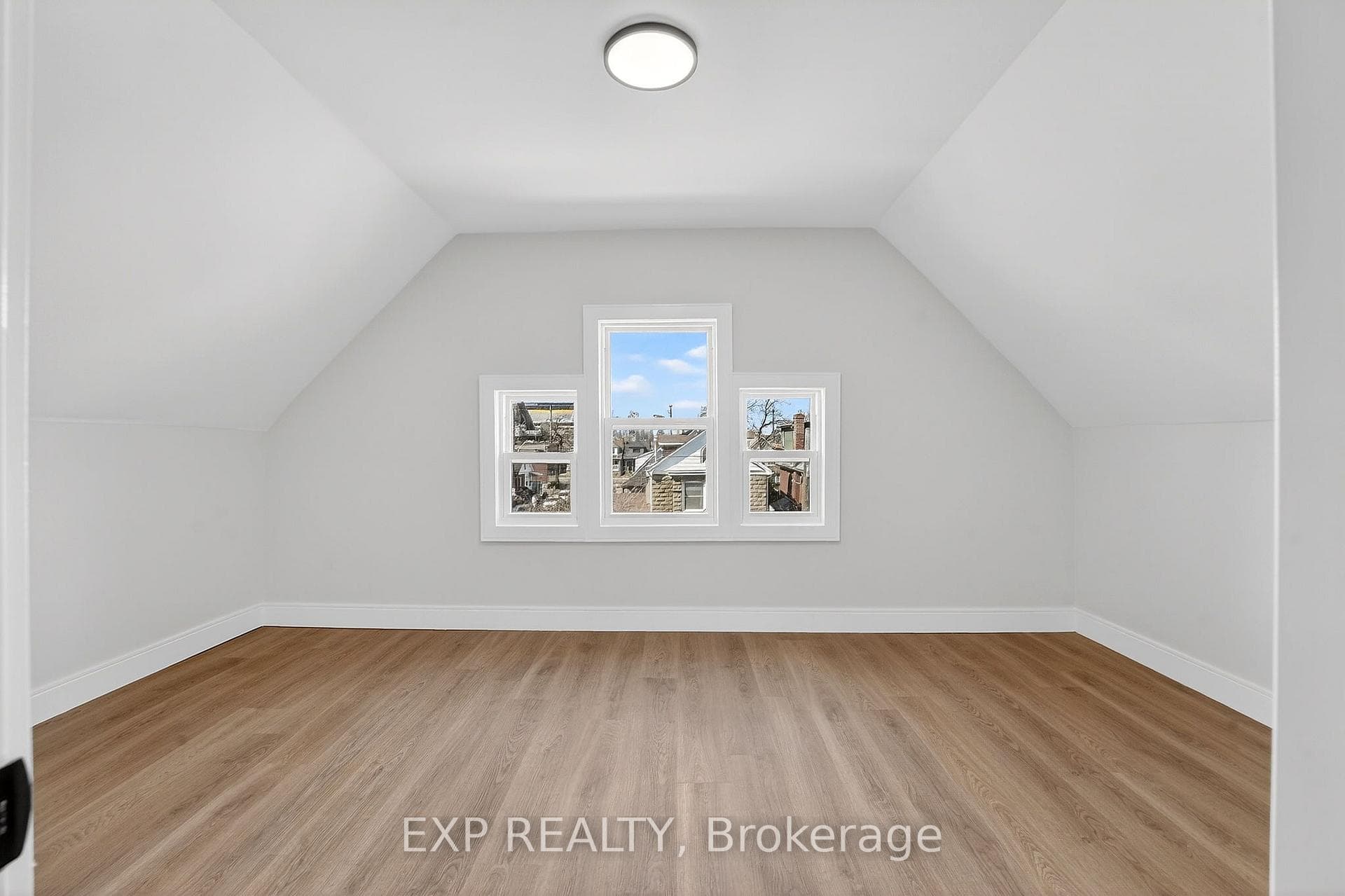 142 Avondale Street photo 37