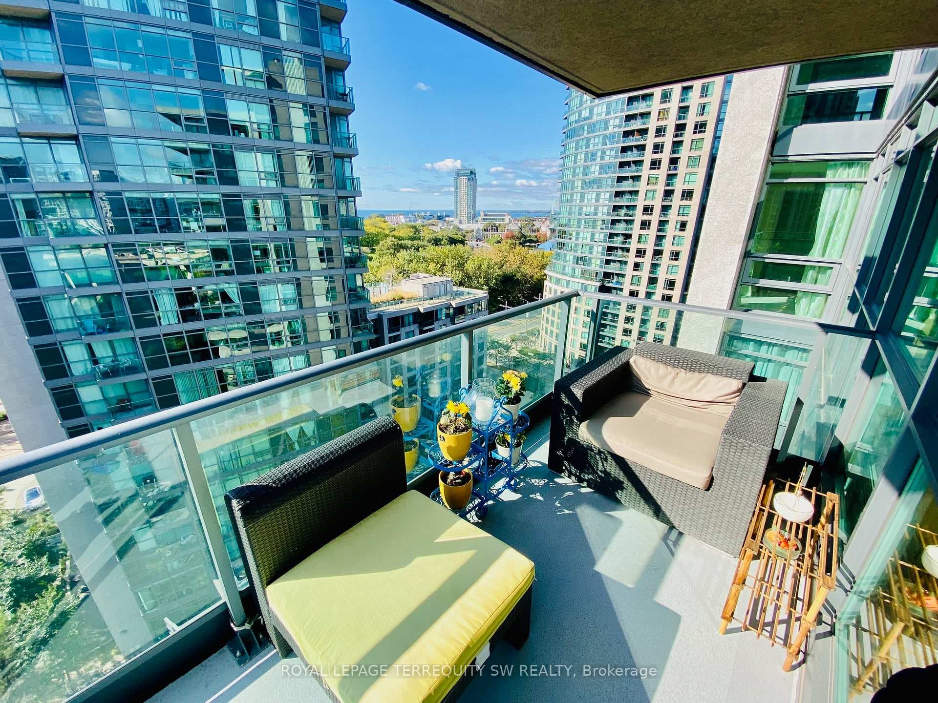 209 Fort York Boulevard Unit 1371 photo 17