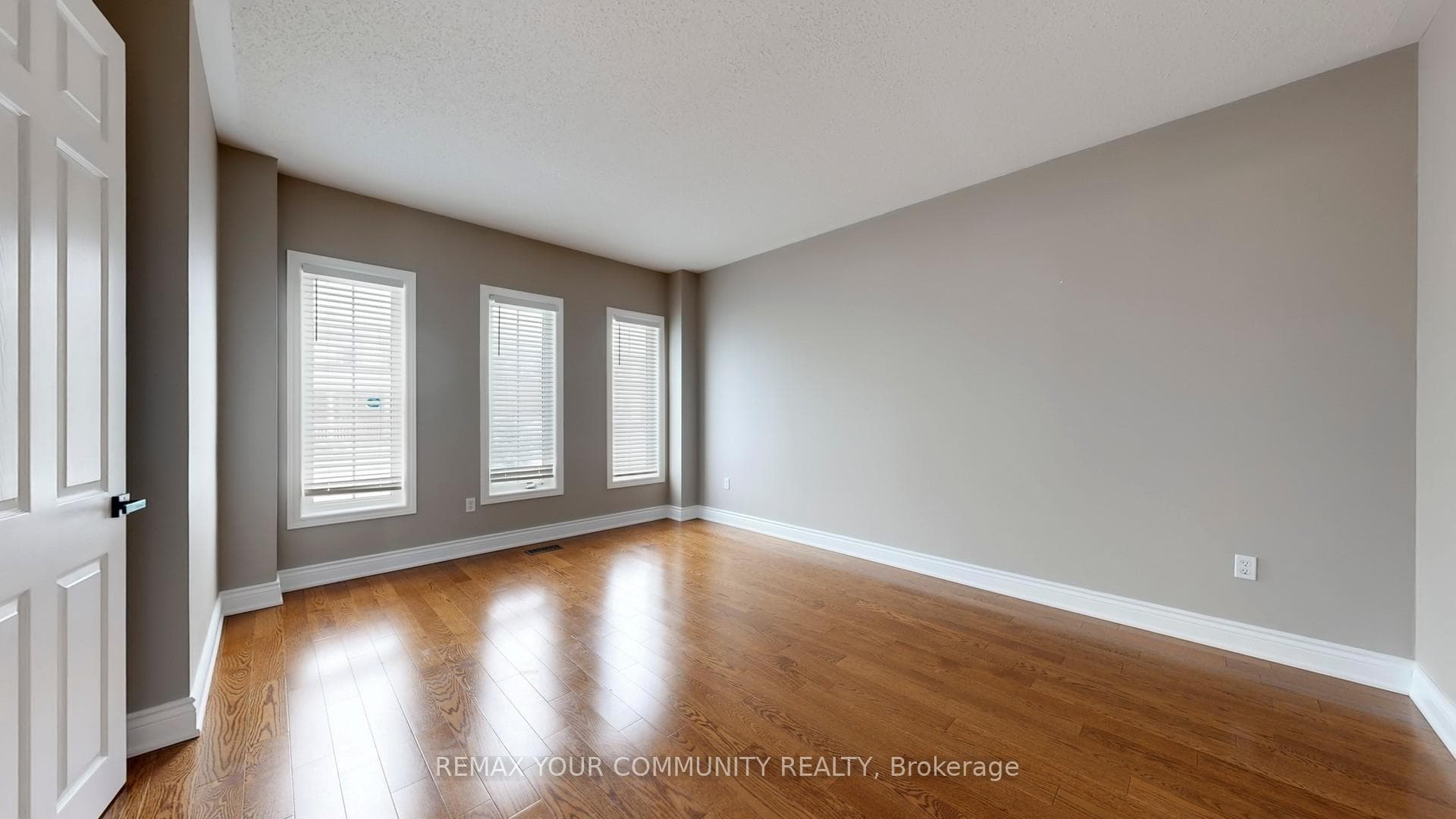 8 Westacott Avenue photo 10