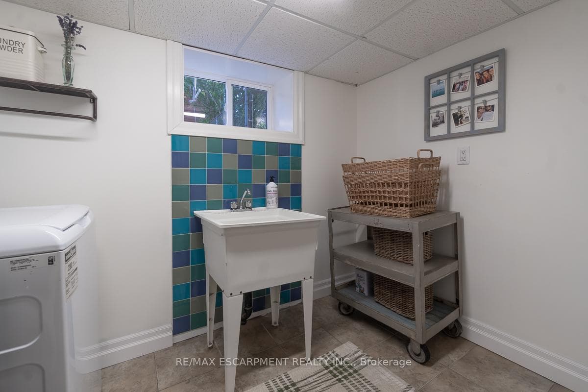 94 Queensdale Avenue photo 31
