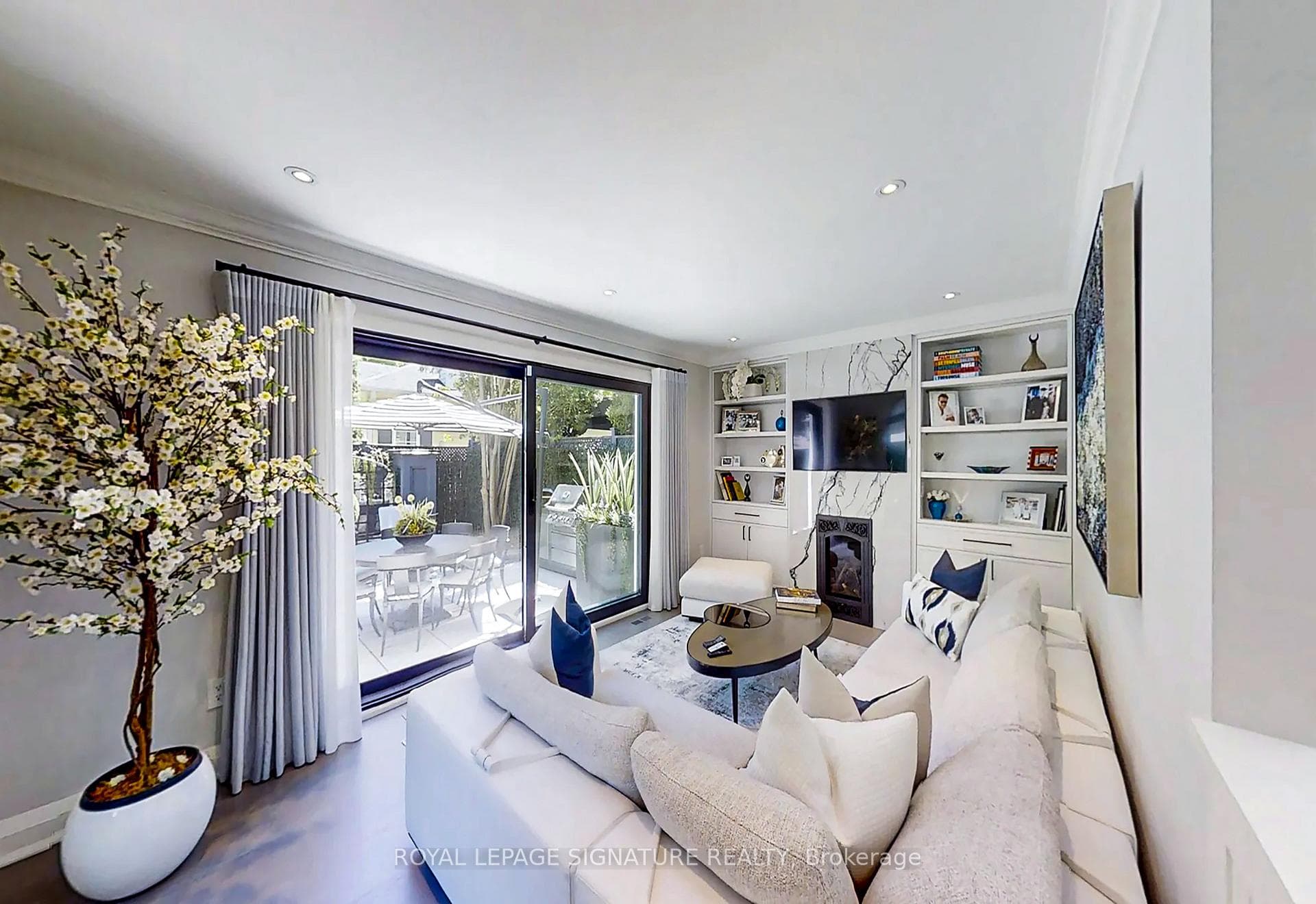 294 Robinson Street photo 5