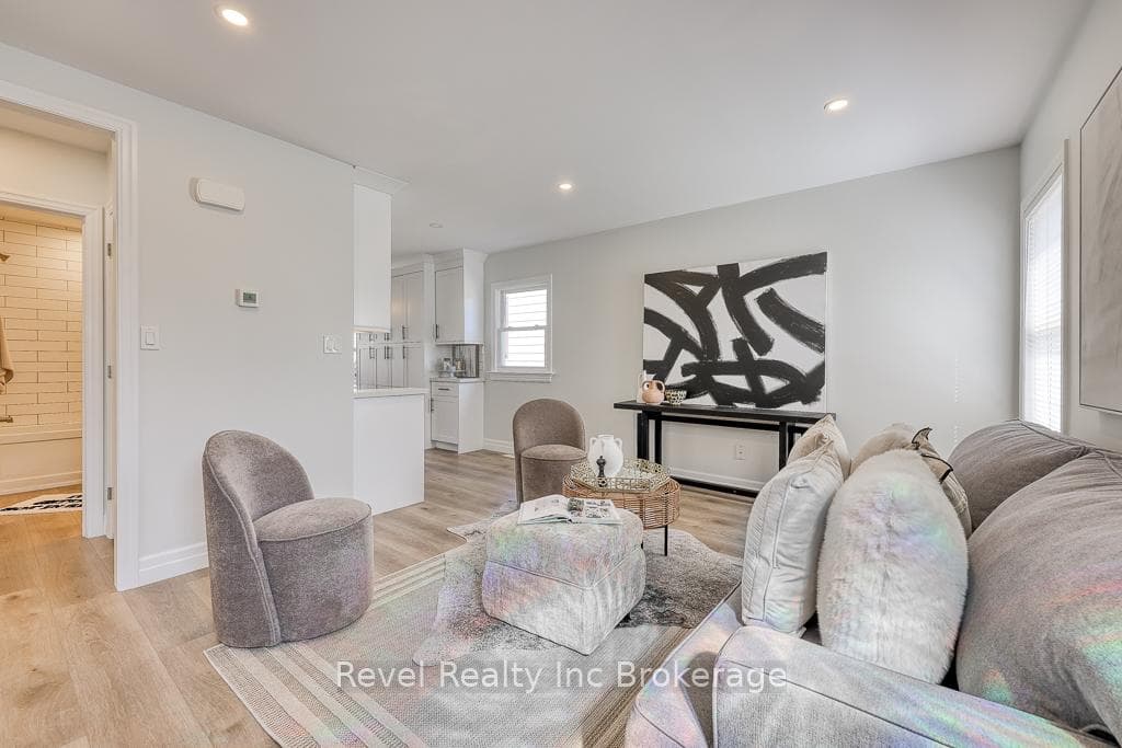 679 Elizabeth Street photo 5