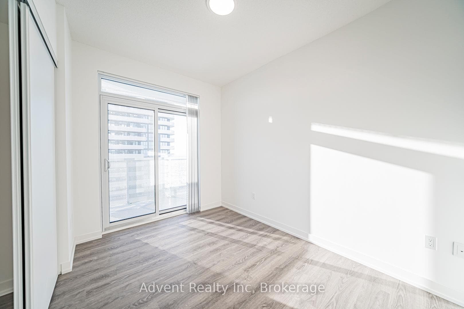 8 Interchange Way Unit 5512 photo 21