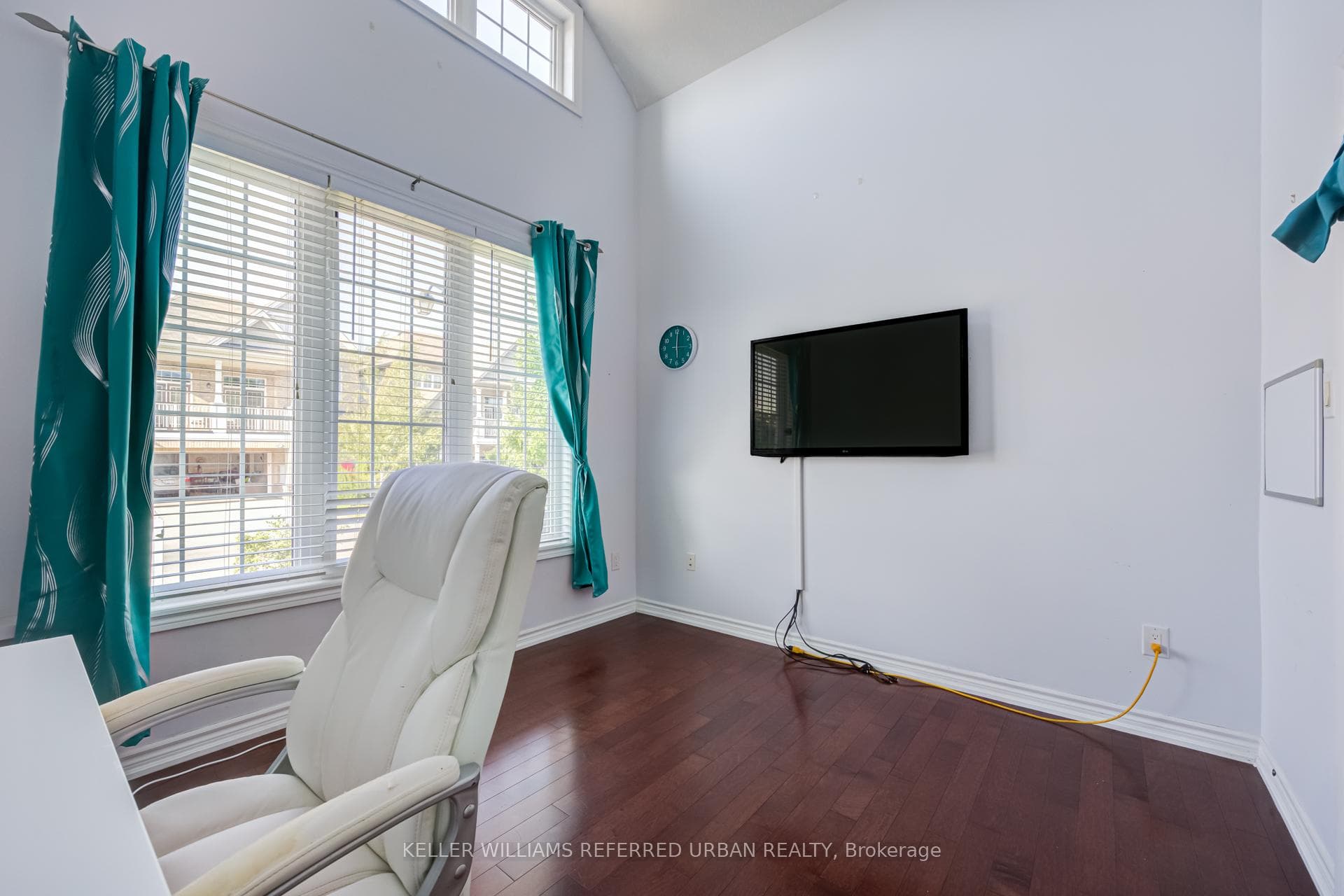 141 Whitwell Way photo 8