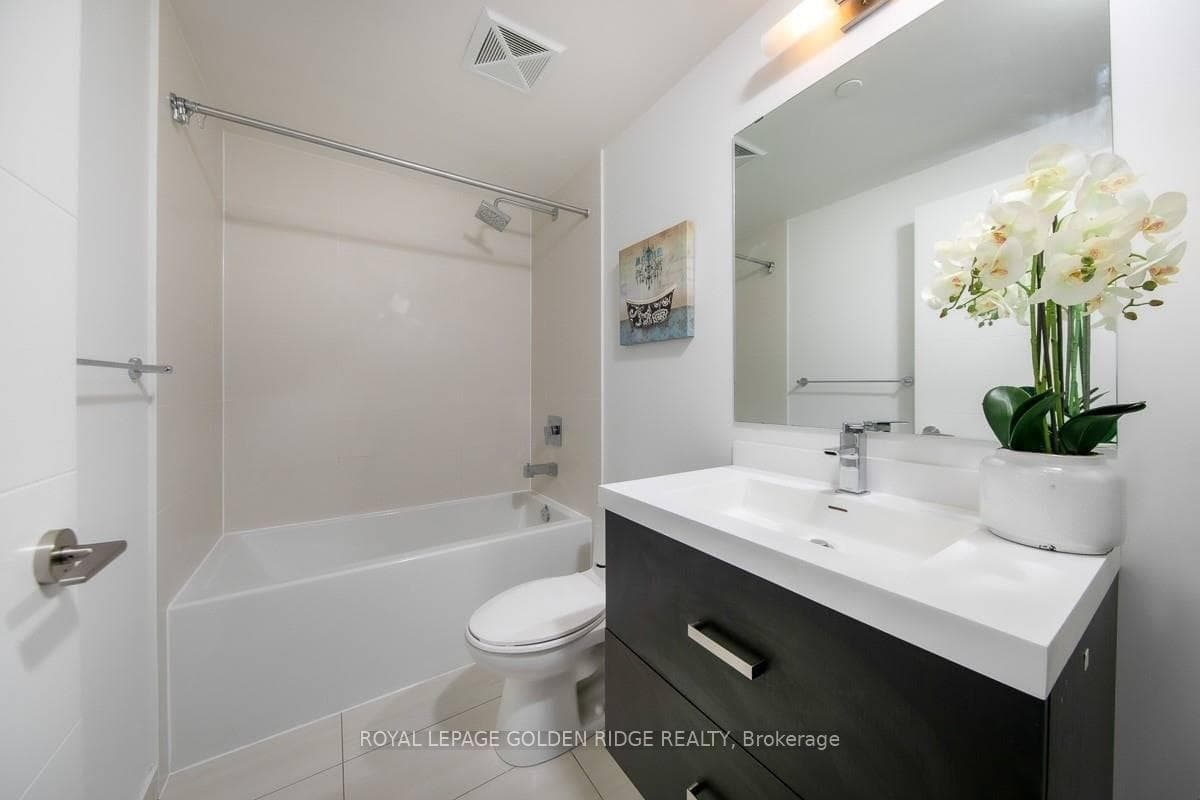 50 Wellesley Street Unit 2702 photo 8