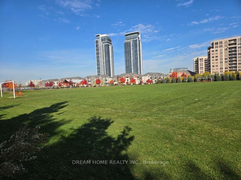 325 South Park Road Unit 712 photo 19