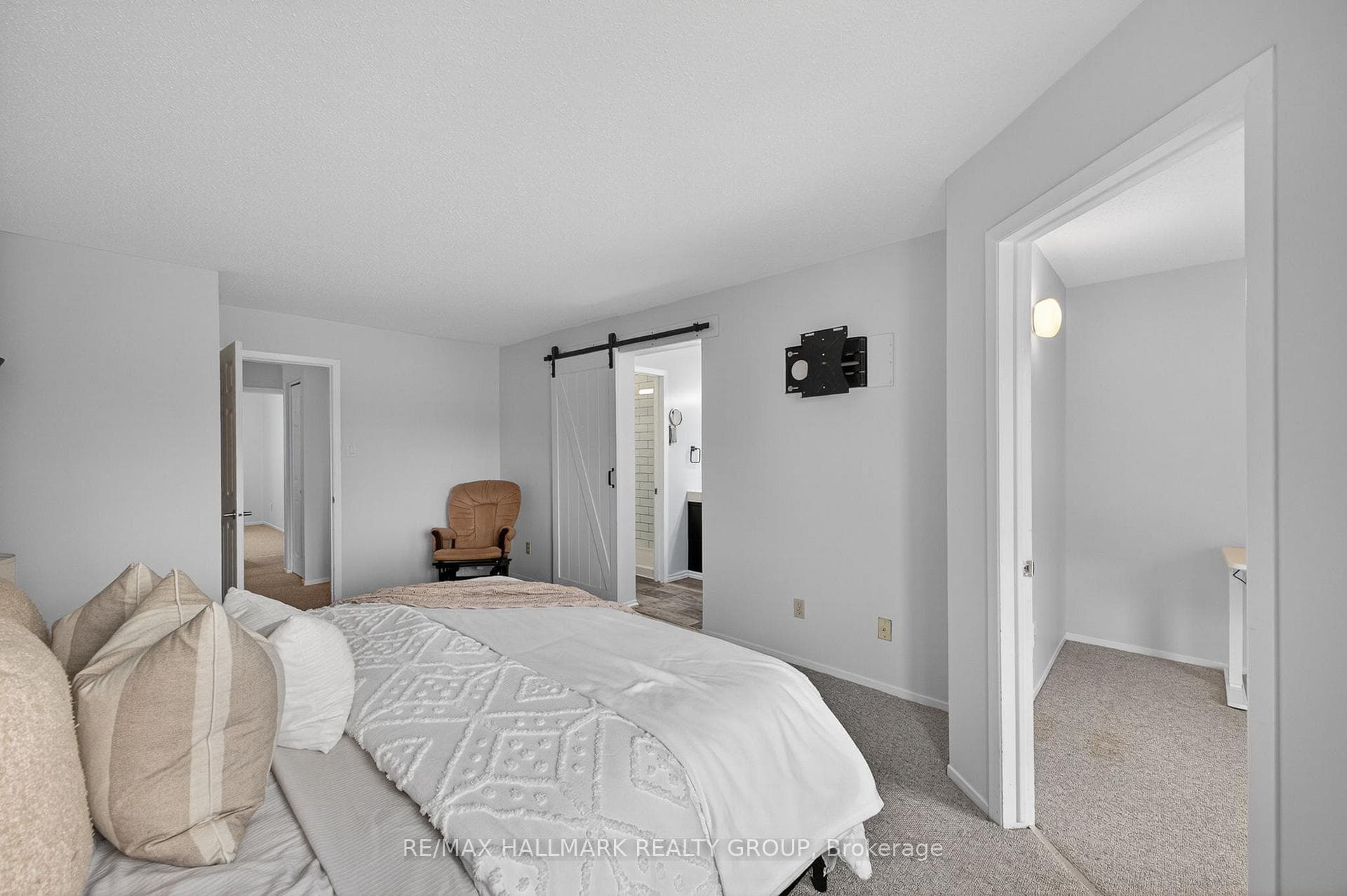 80 PICKWICK Drive photo 21