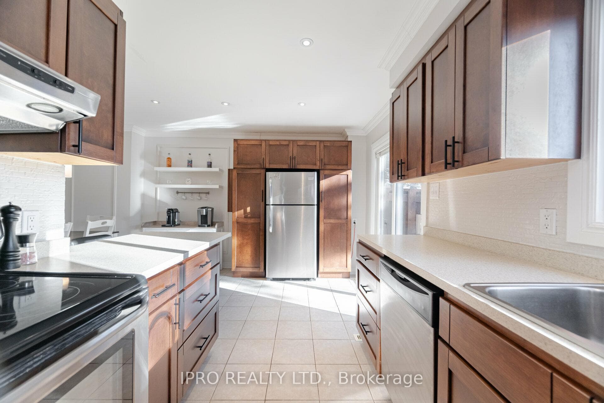 371 Bronte Street Unit 9 photo 10