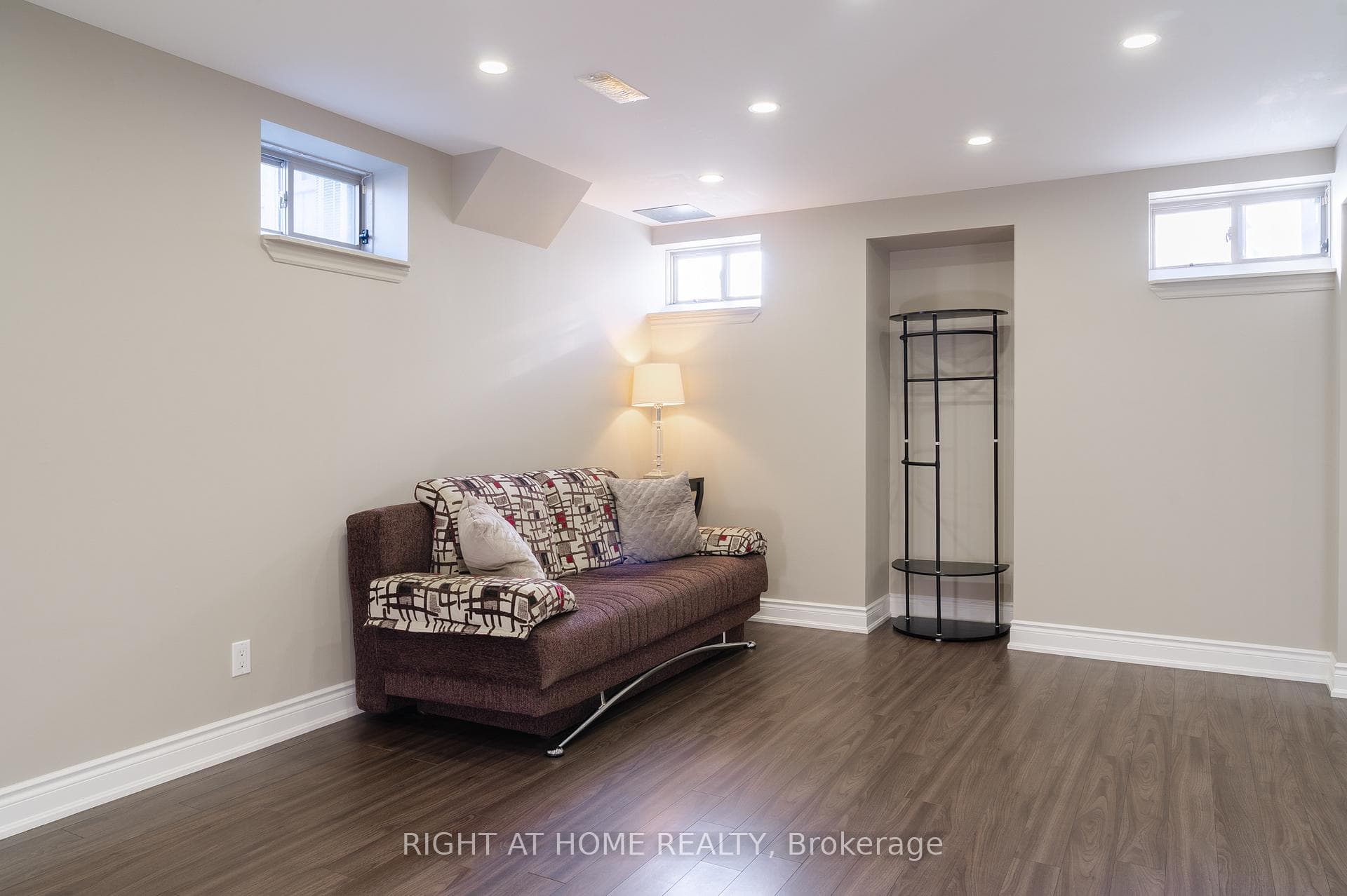 152 Pelee Avenue photo 38
