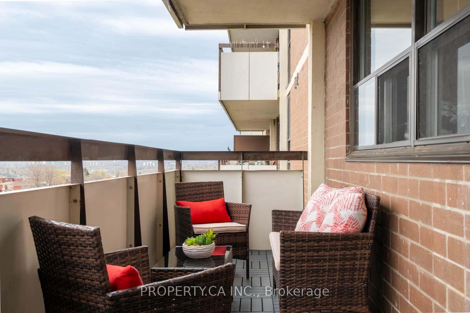 541 Blackthorn Avenue Unit 707 photo 25
