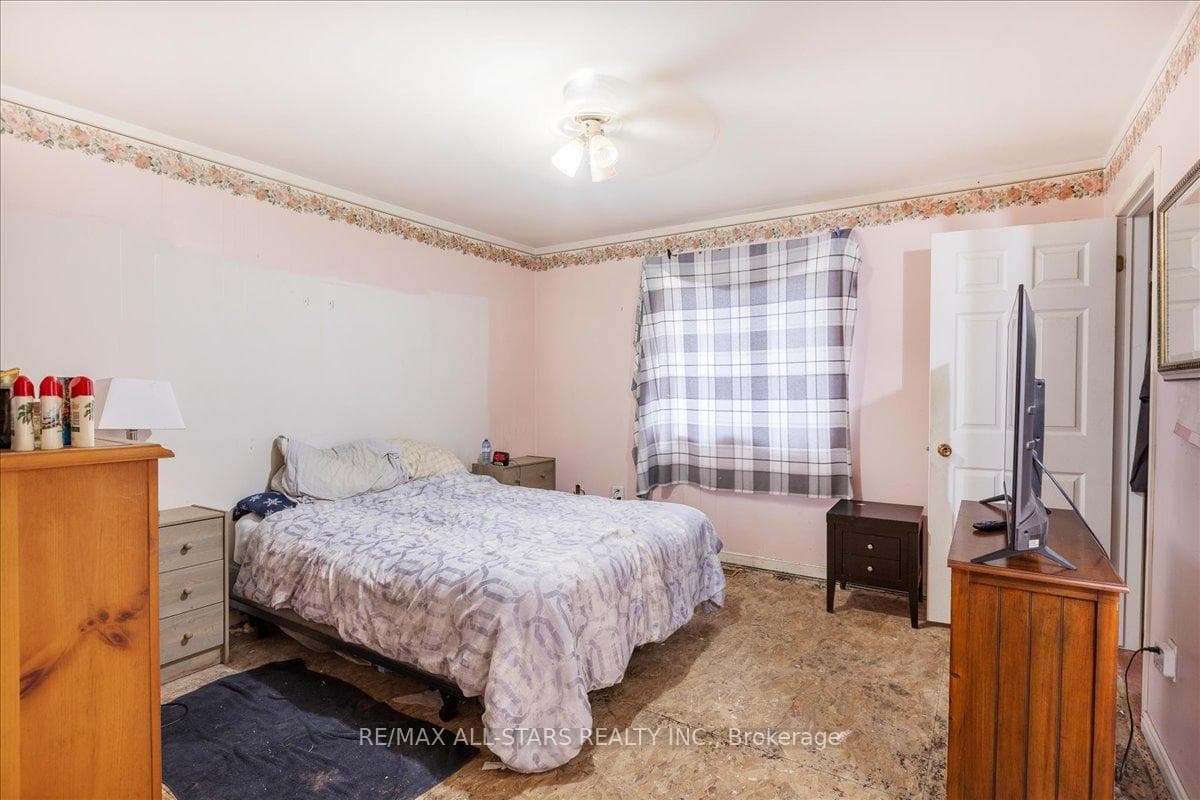 96 Riverglen Drive photo 17