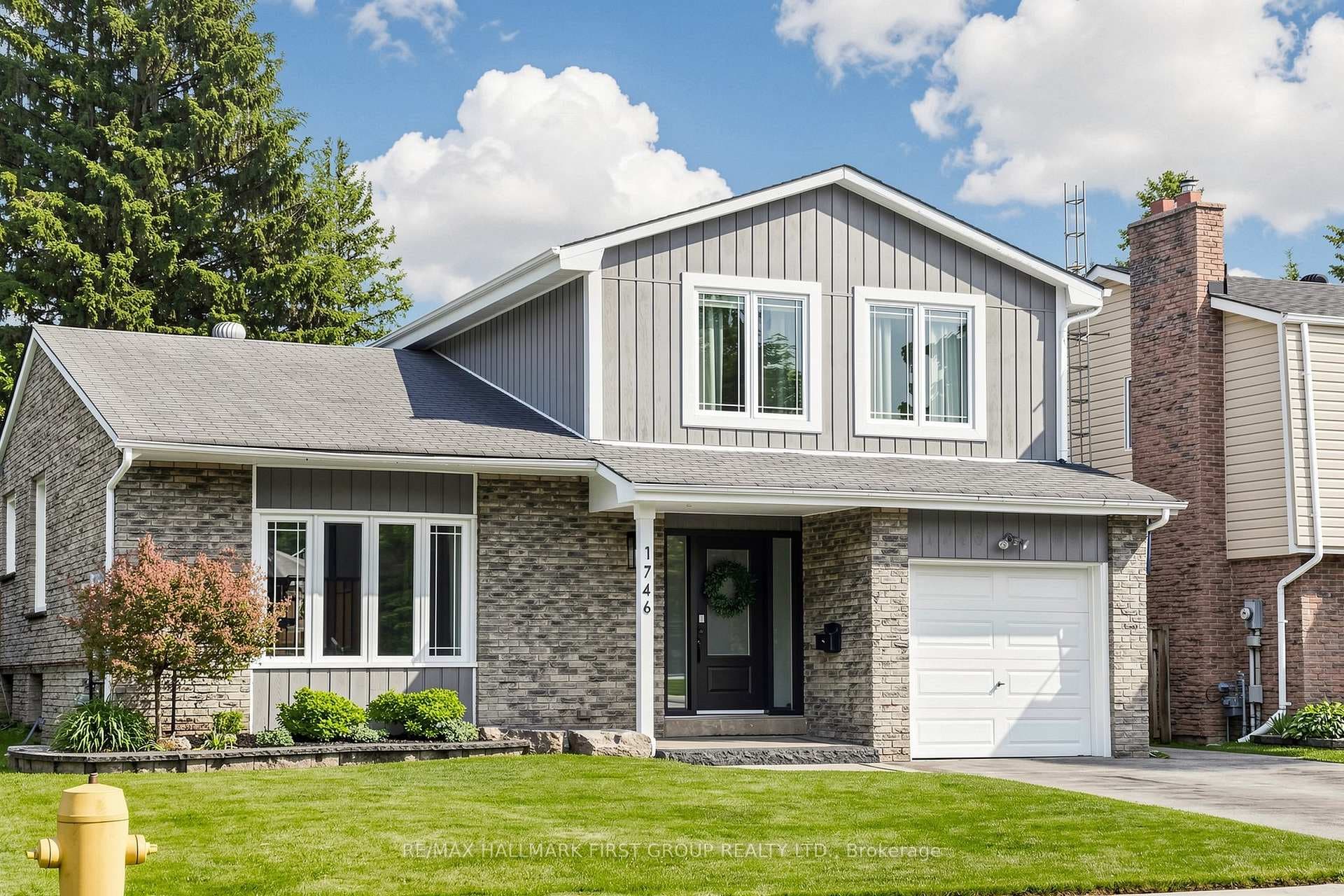 1746 Bronte Square photo 2