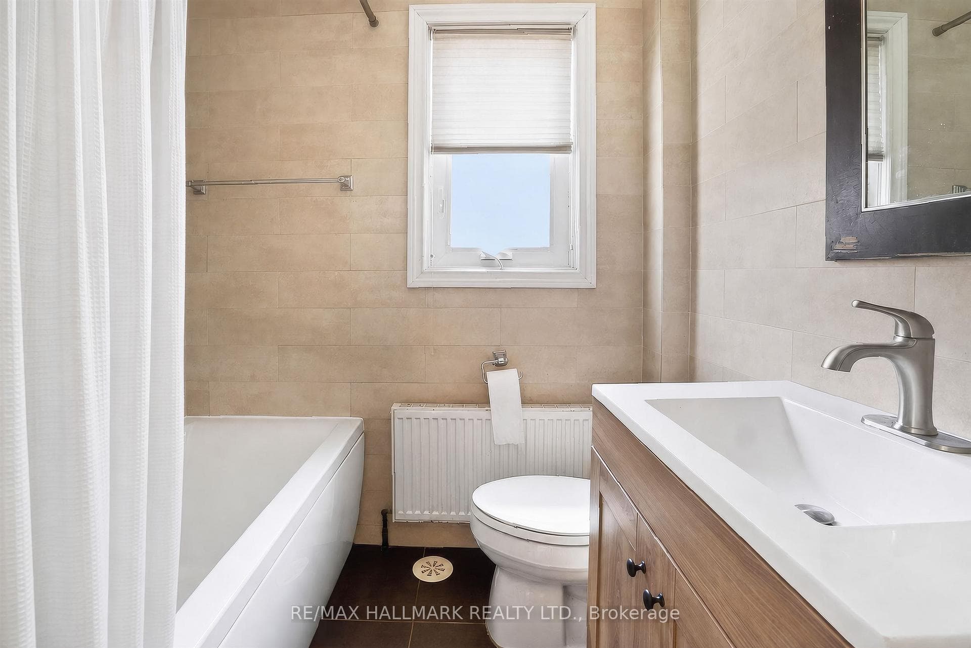 Main Floor 4pc Washroom