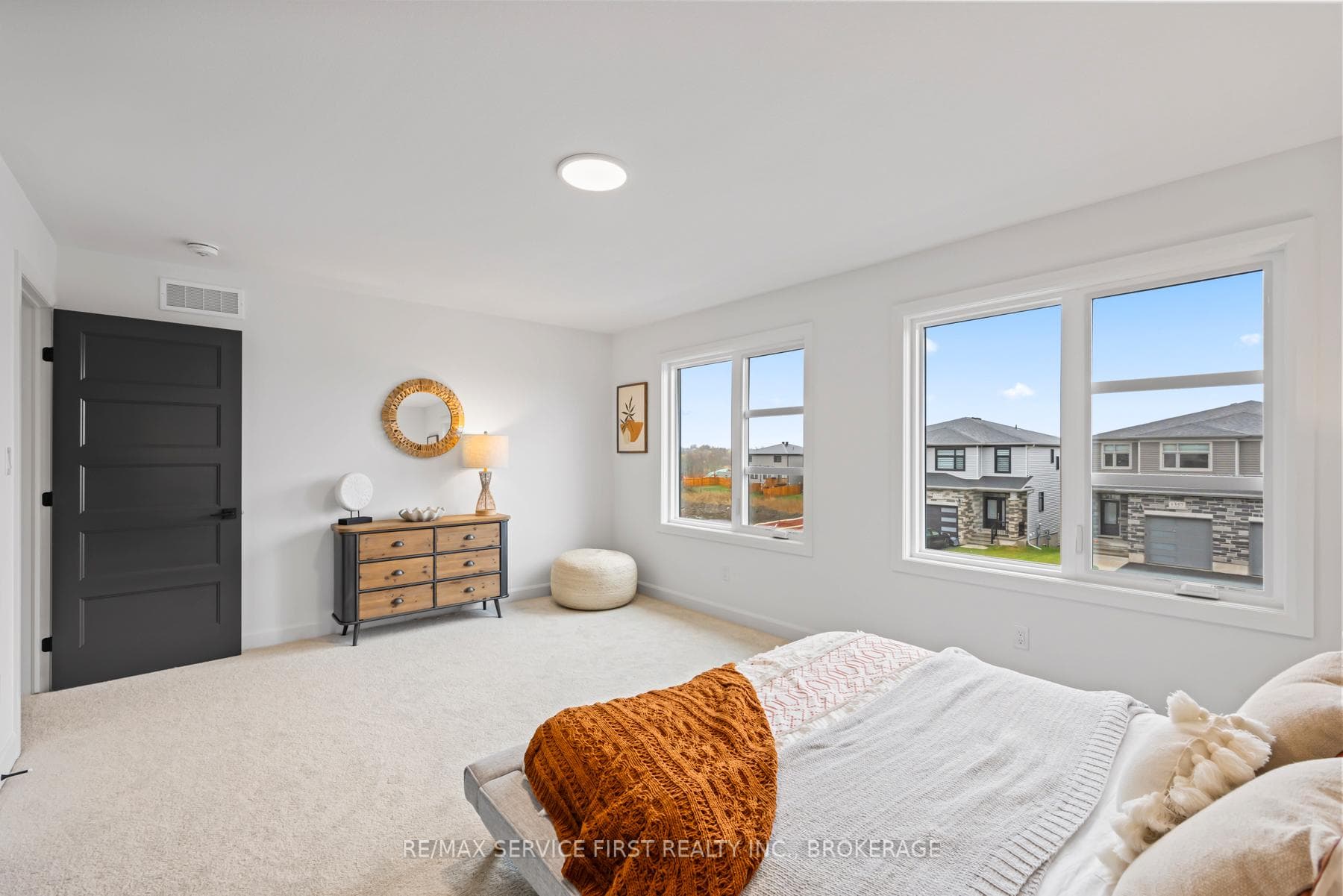 1366 Woodfield Crescent photo 47