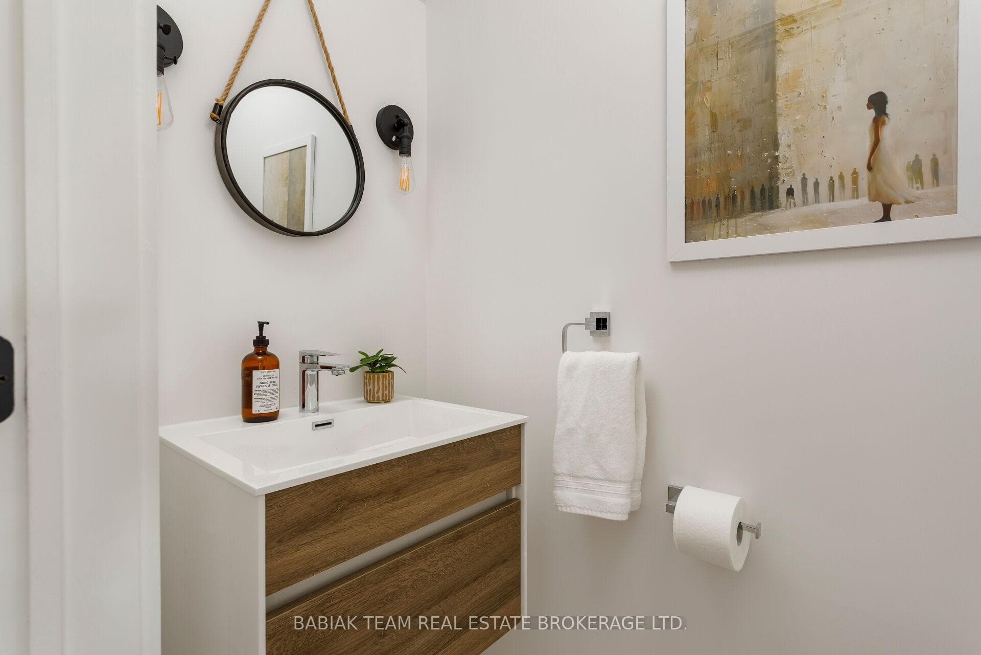 497 Keele Street photo 13