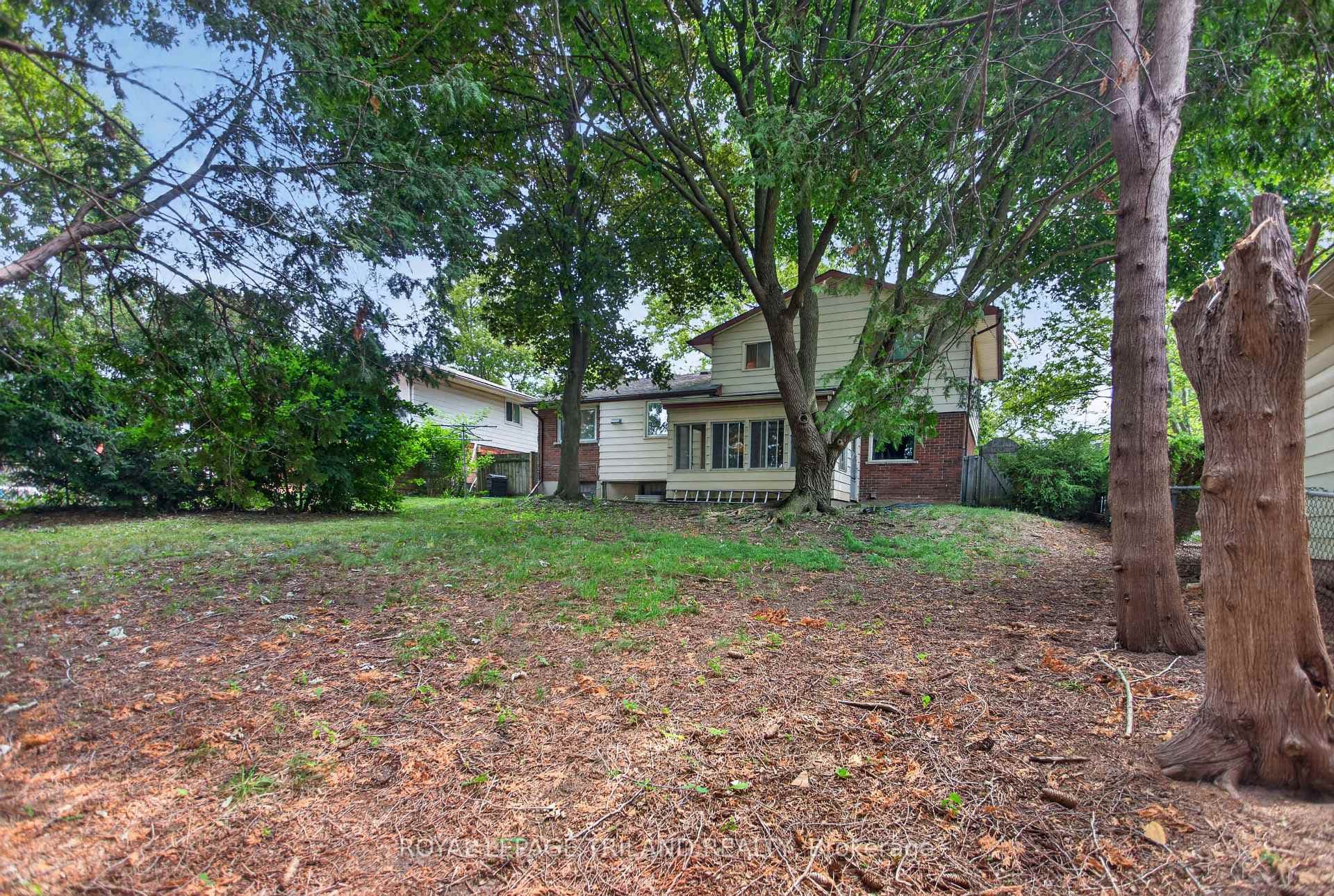 657 Viscount Road photo 40