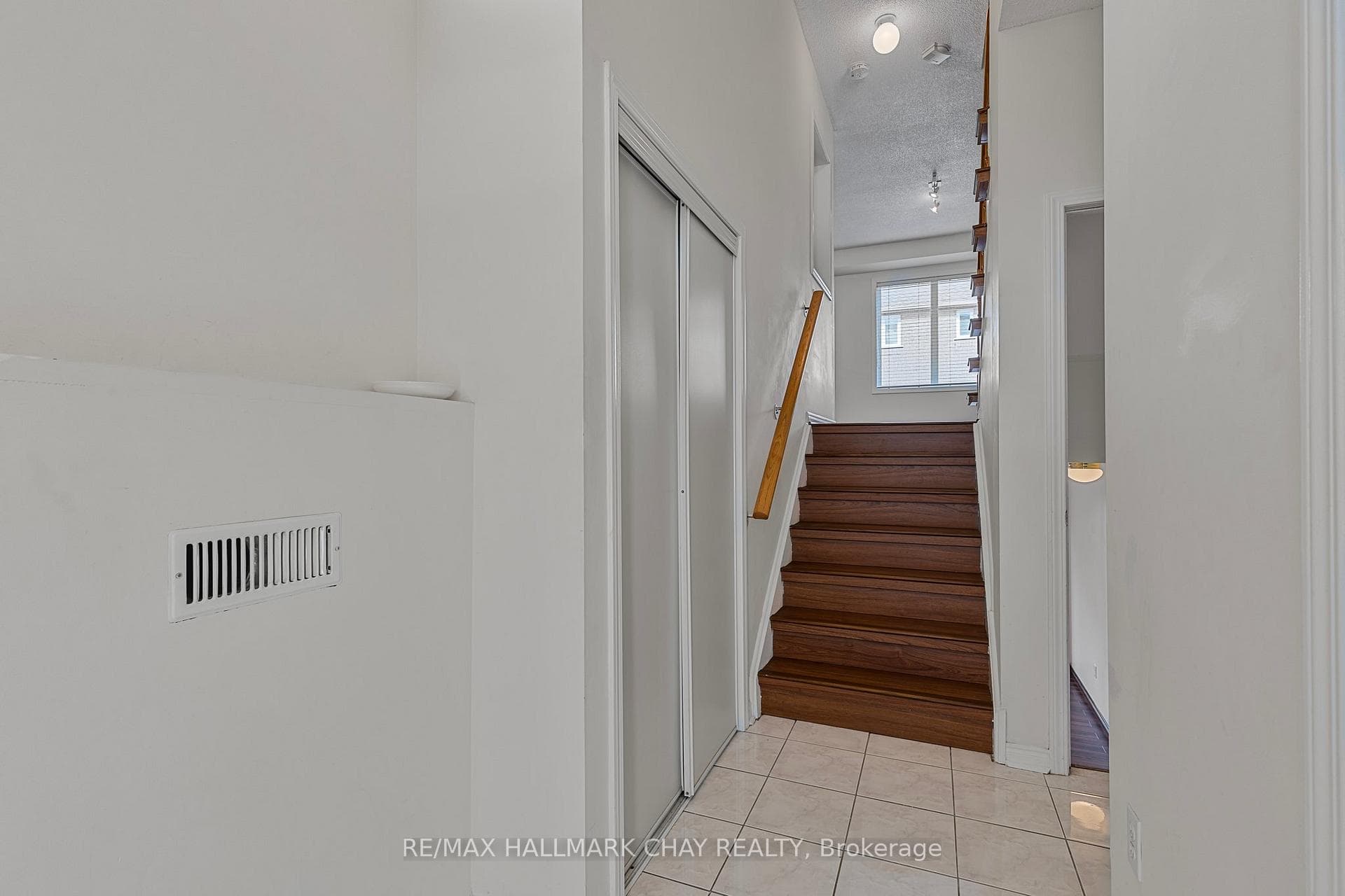 1075 Ellesmere Road Unit 35 photo 4