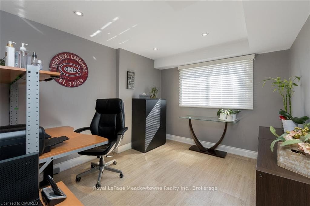 18 MOORE PARK Crescent photo 20