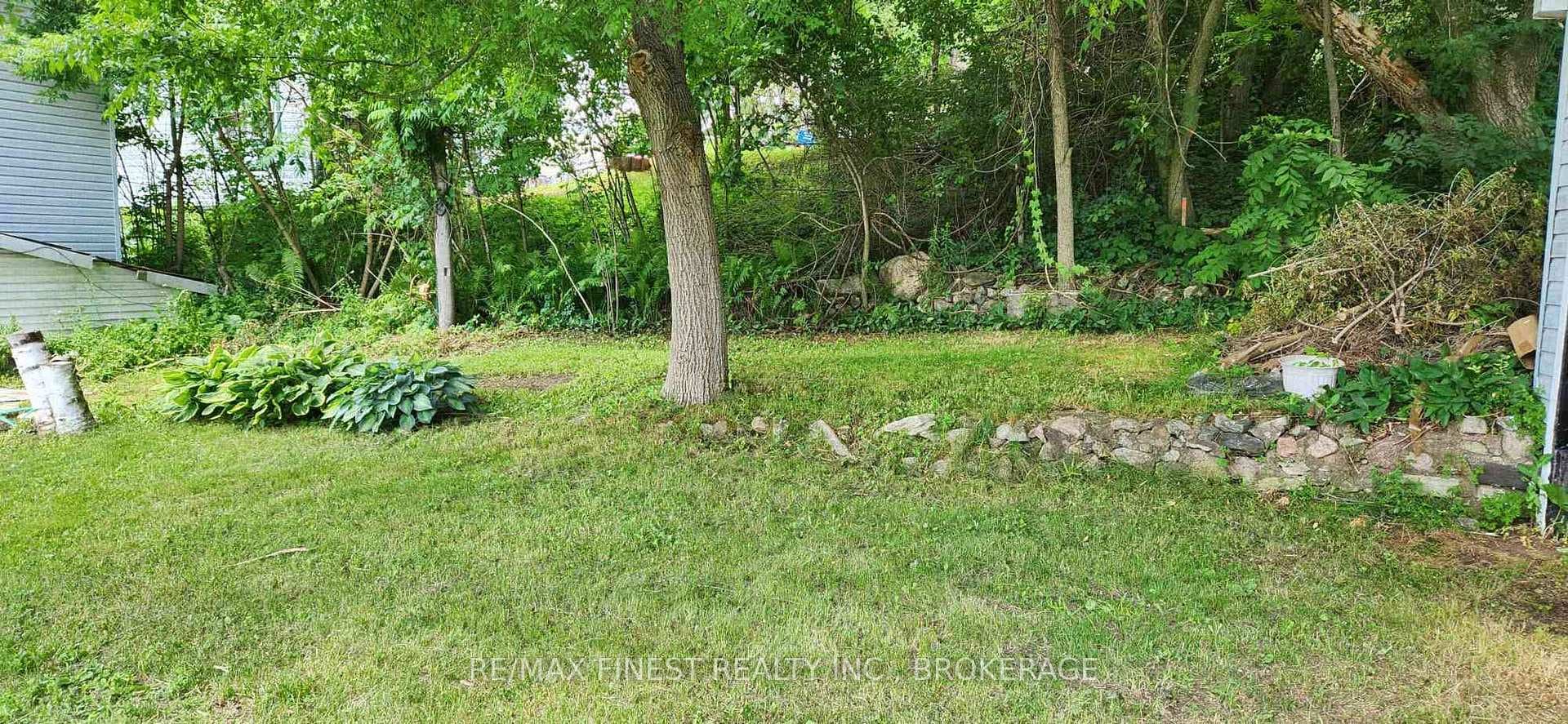 1033 Bridge Street photo 17