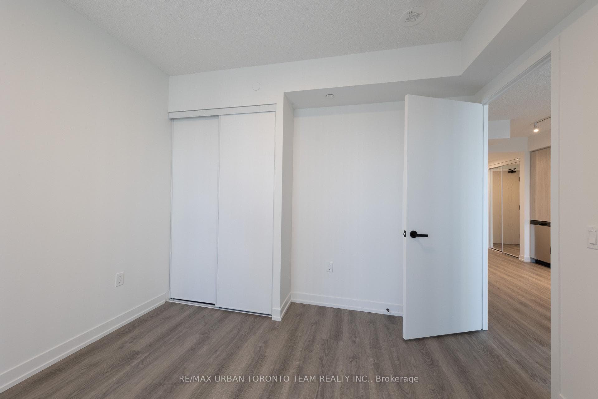 195 Commerce Street Unit 1517 photo 9