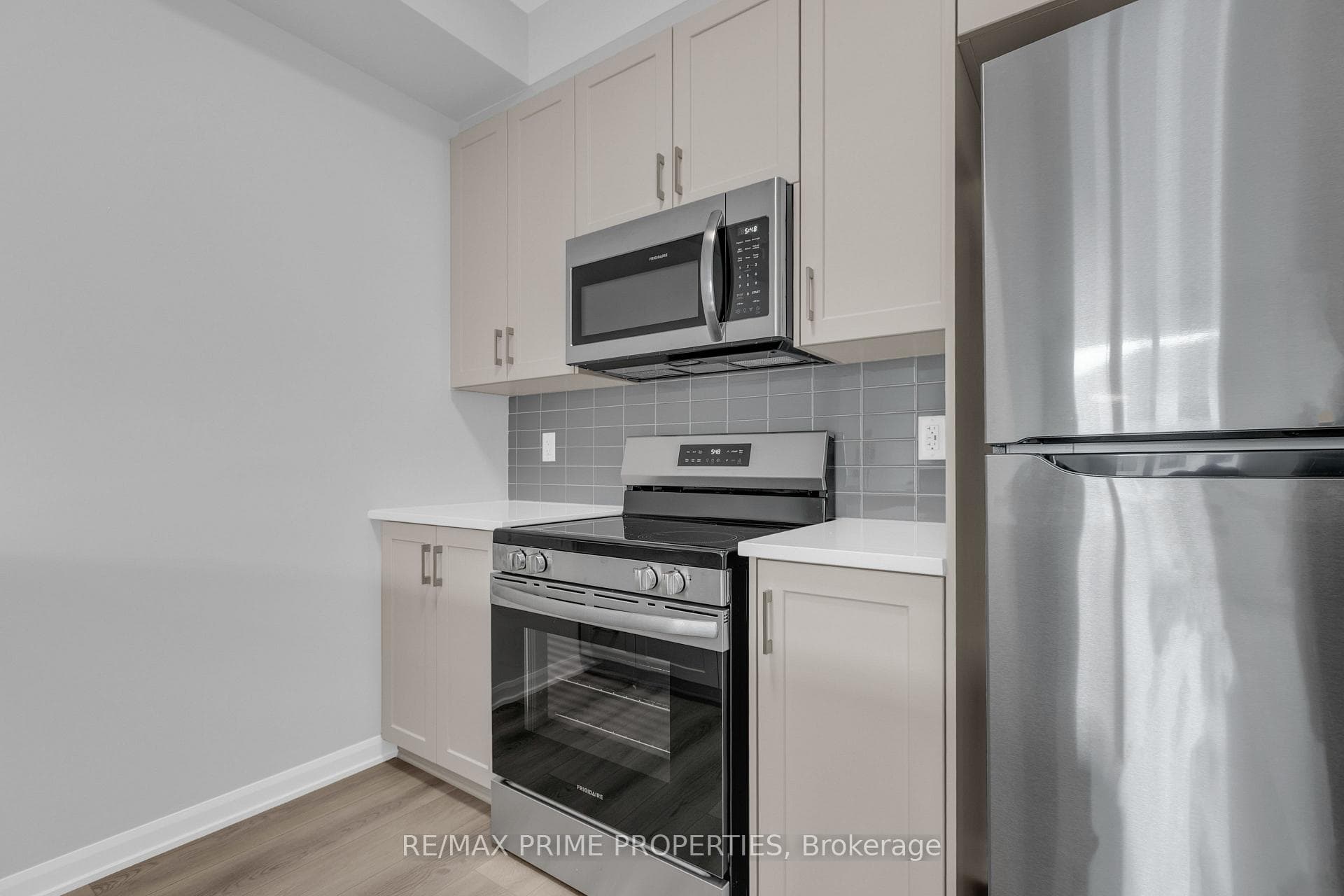 782 TADPOLE Crescent photo 9