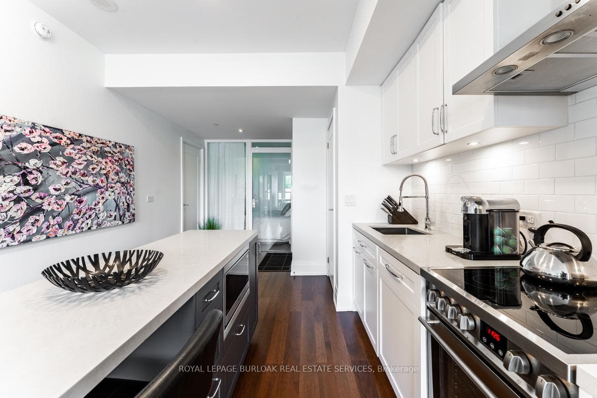 25 Malcolm Road Unit 410 photo 9
