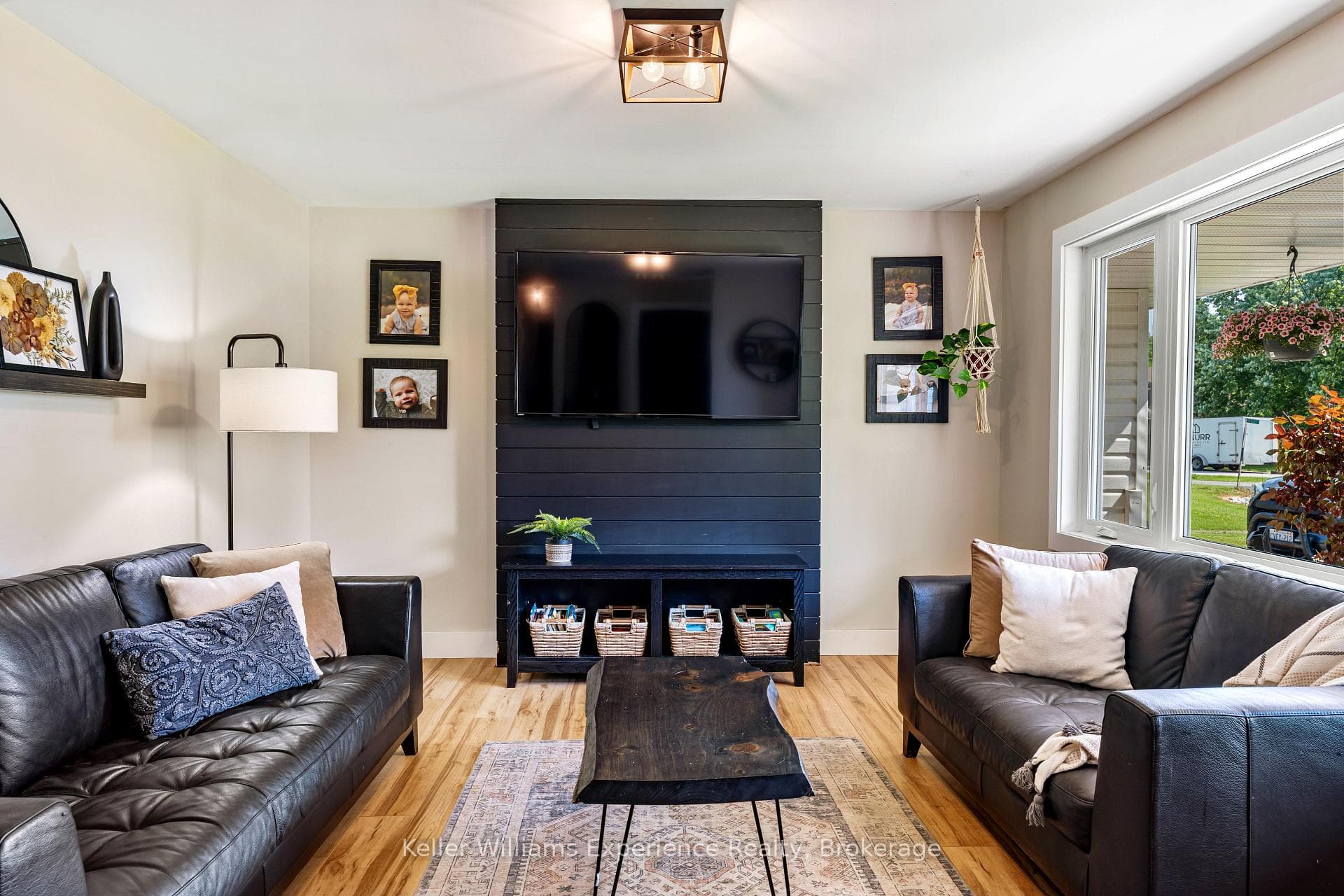 110 Mary Avenue photo 5