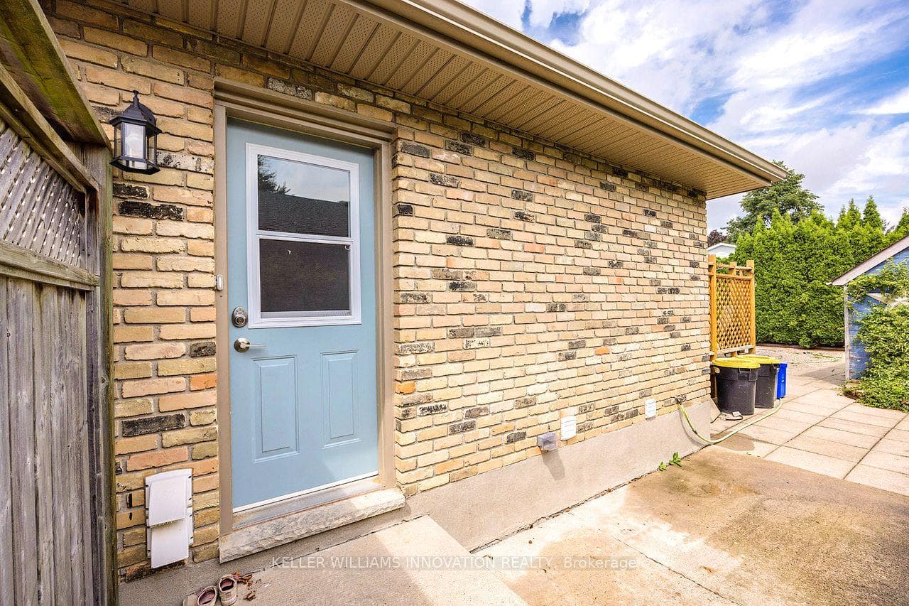 81 Culver Crescent Unit B photo 34