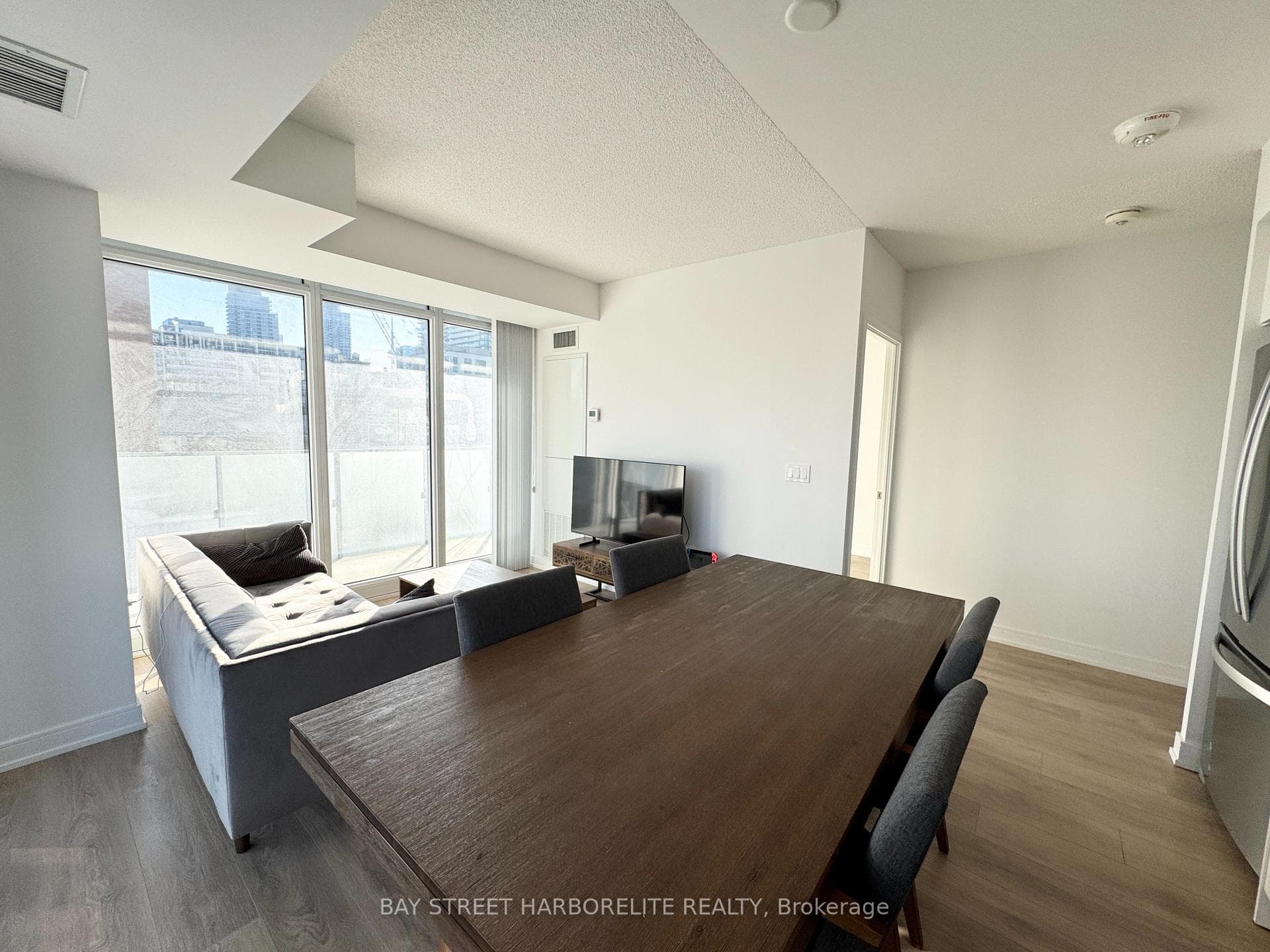 50 Wellesley Street Unit 908 photo 3