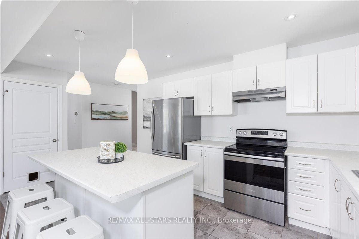 81 Douglas Drive photo 11