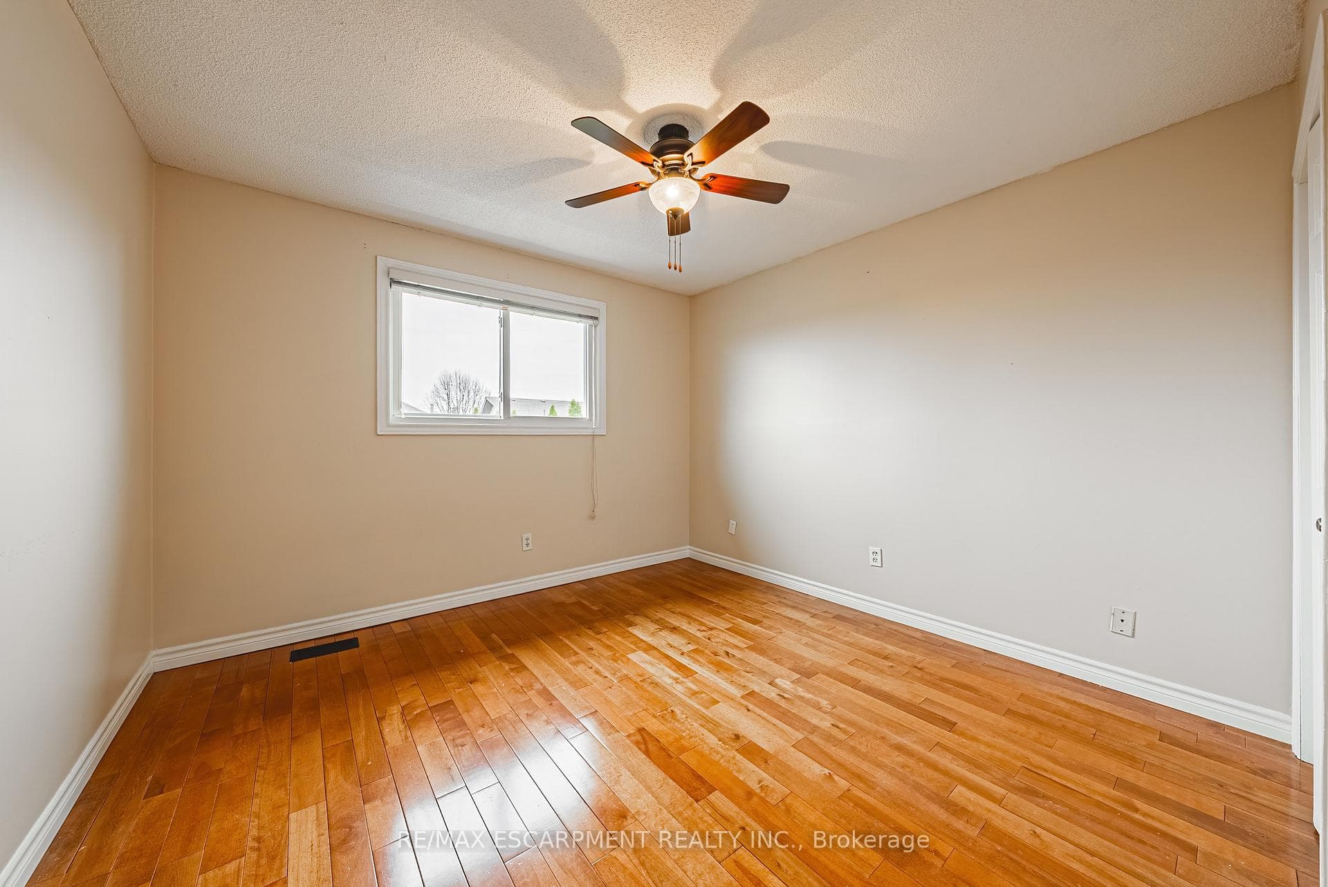 1 Charing Drive photo 28