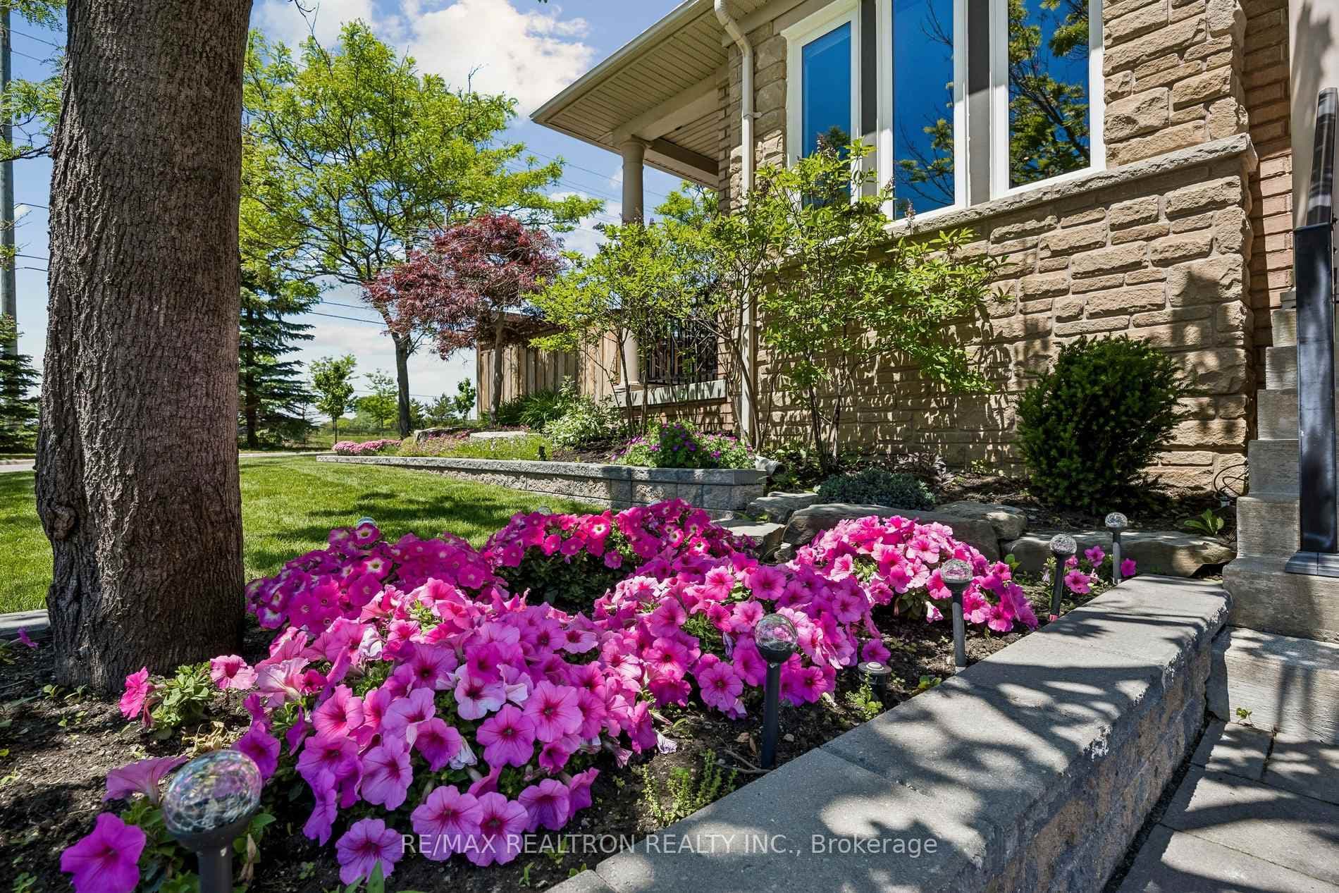 18 Hayfield Crescent photo 3