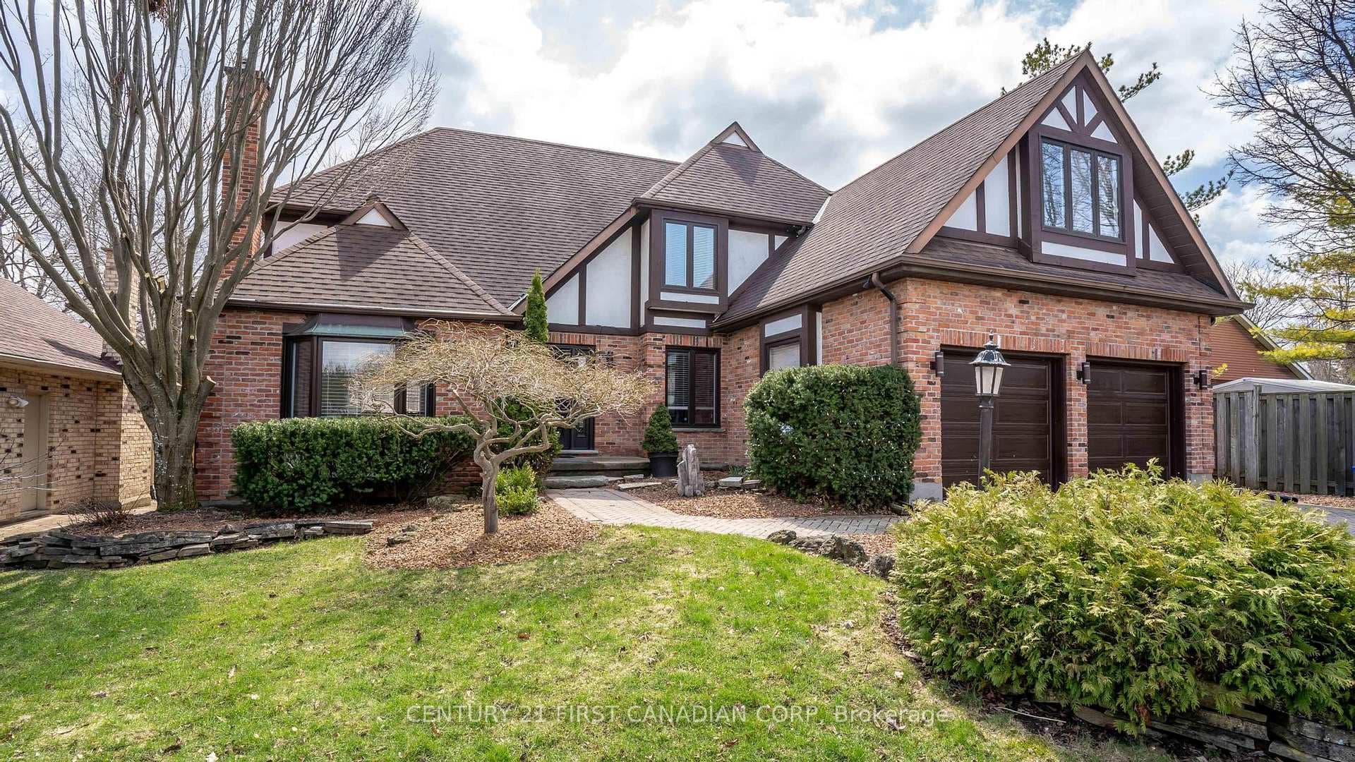 135 Ambleside Drive photo 2