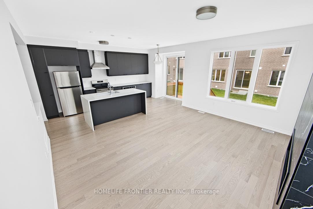 3035 Bramall Gardens photo 5