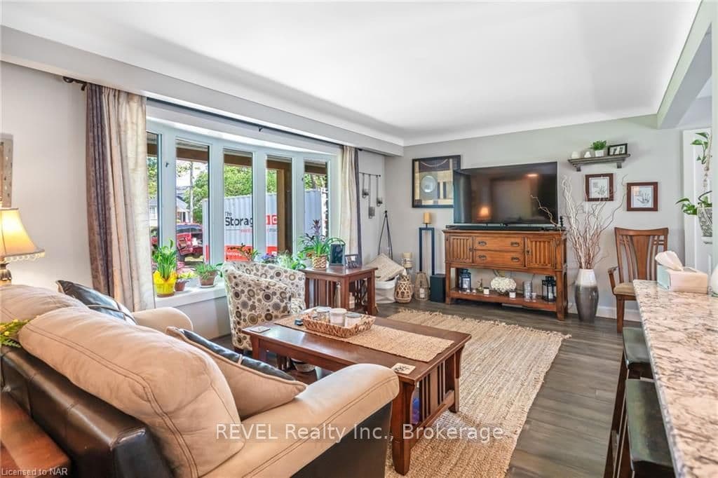 56 ROYAL YORK Road photo 14