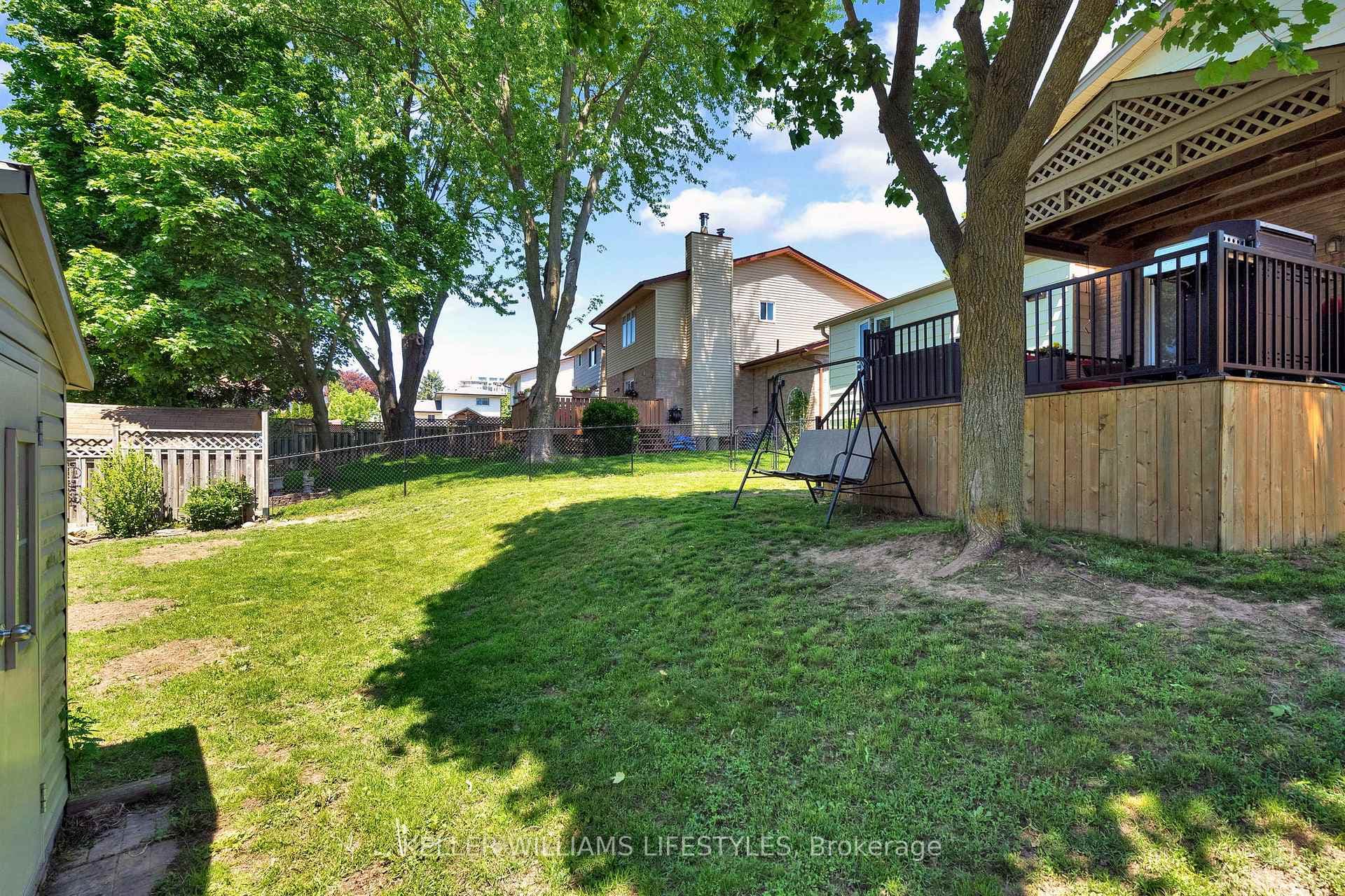115 Acorn Crescent photo 35