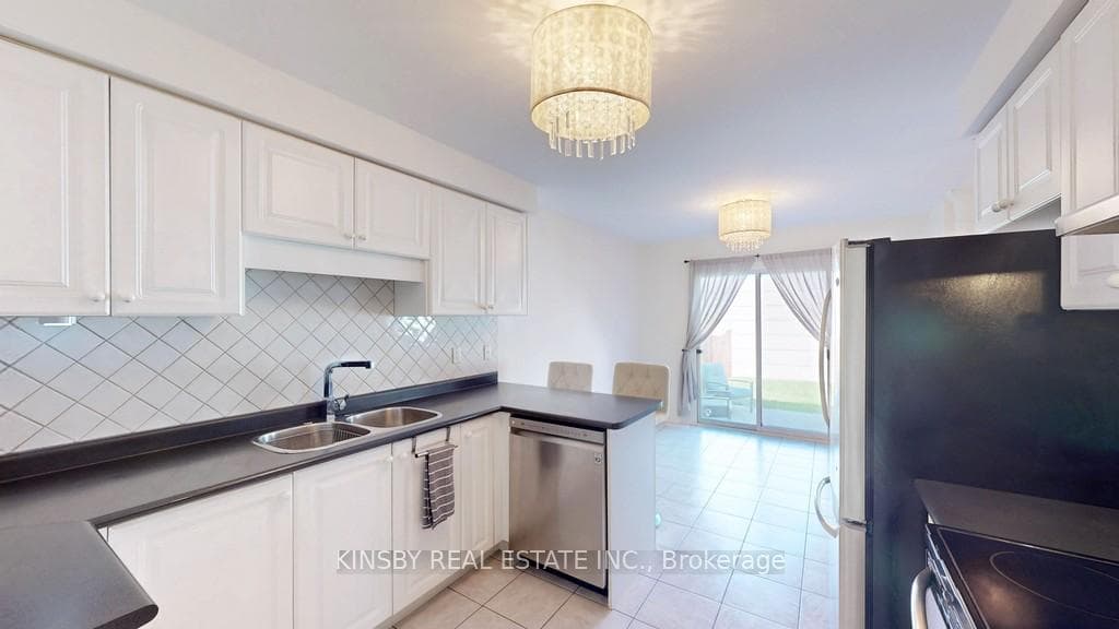 130 Waterbury Street photo 9