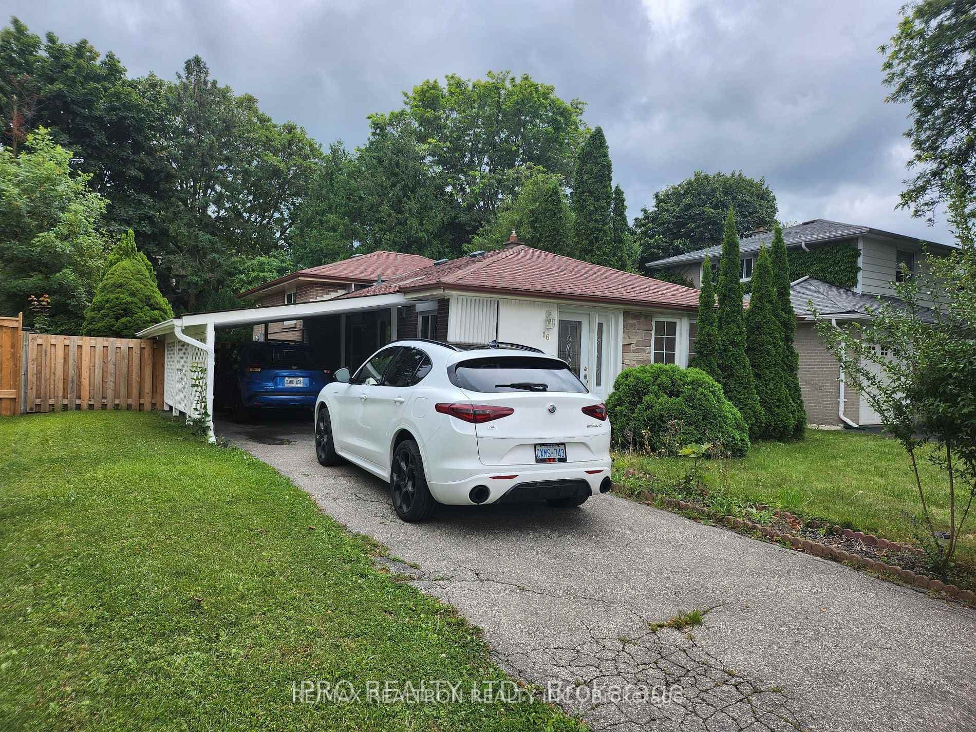 16 Cresthaven Drive photo 2
