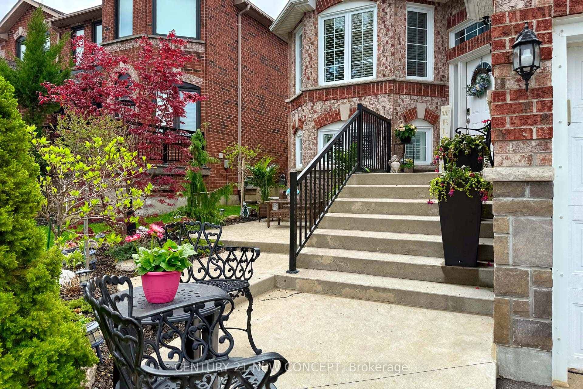 32 Strawberry Hill Court photo 4