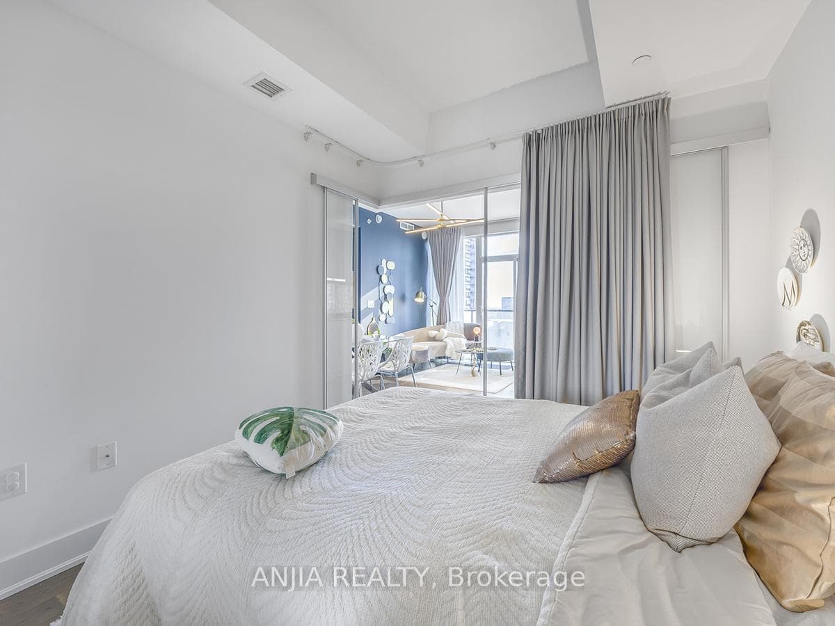 955 Bay Street Unit 3003 photo 16
