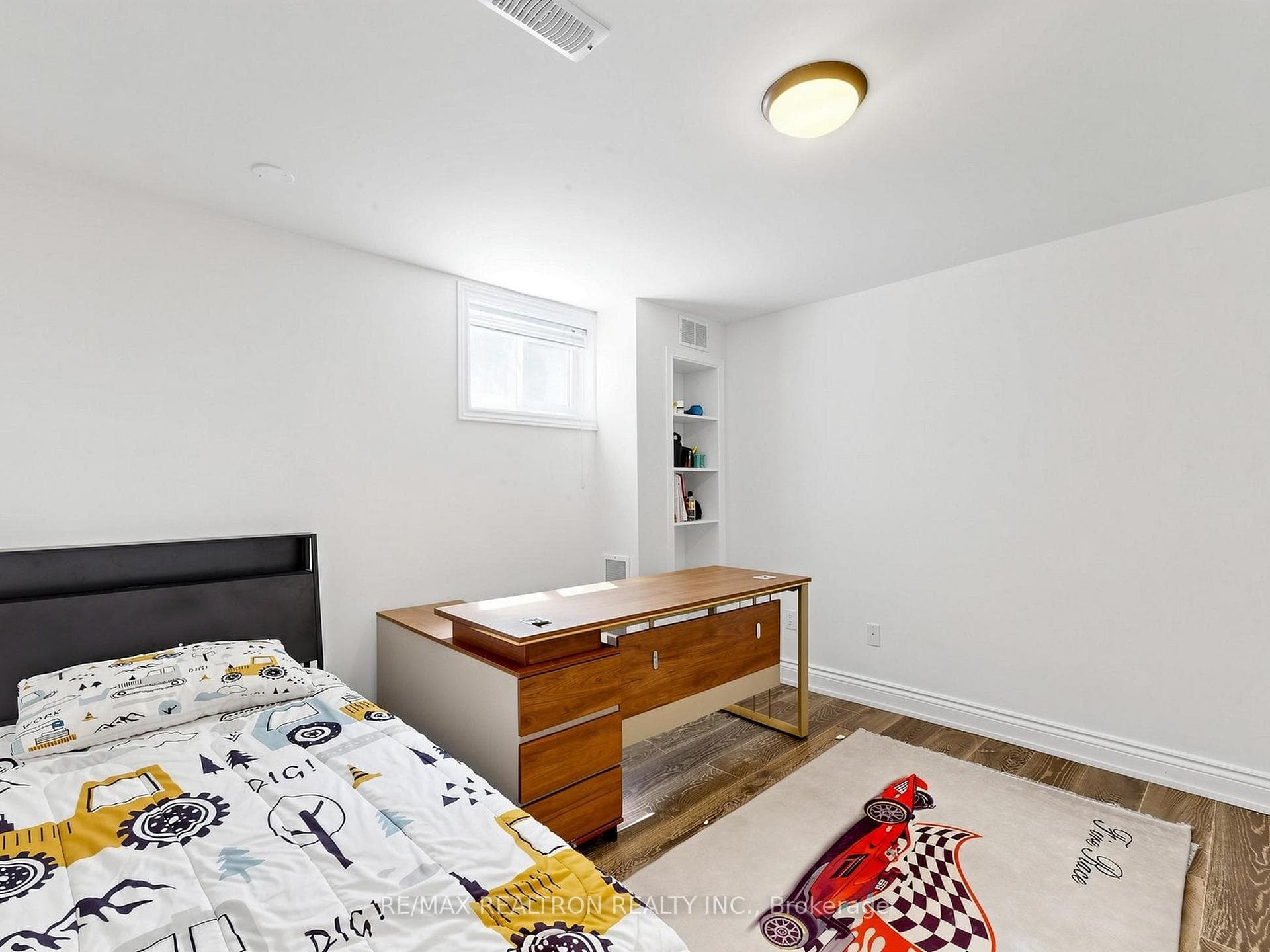 132 Stilecroft Drive photo 42