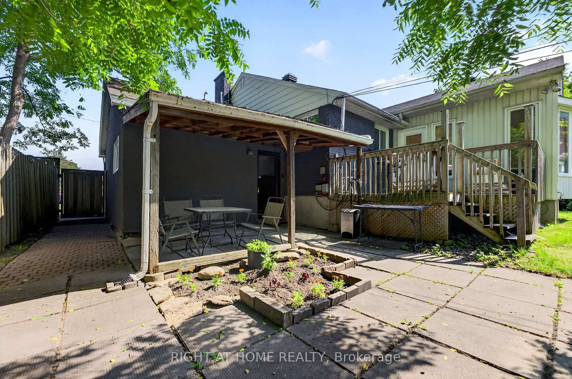 60 Westwood Drive photo 22