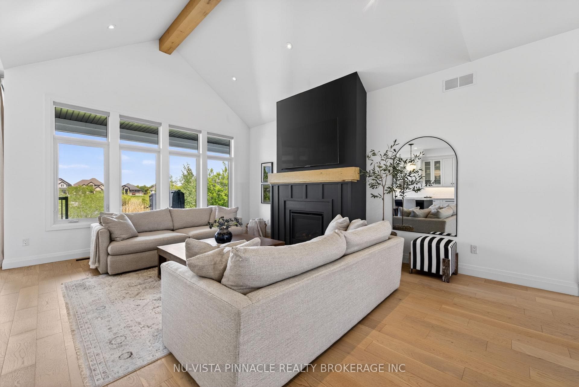 2572 LUCAS Avenue photo 11