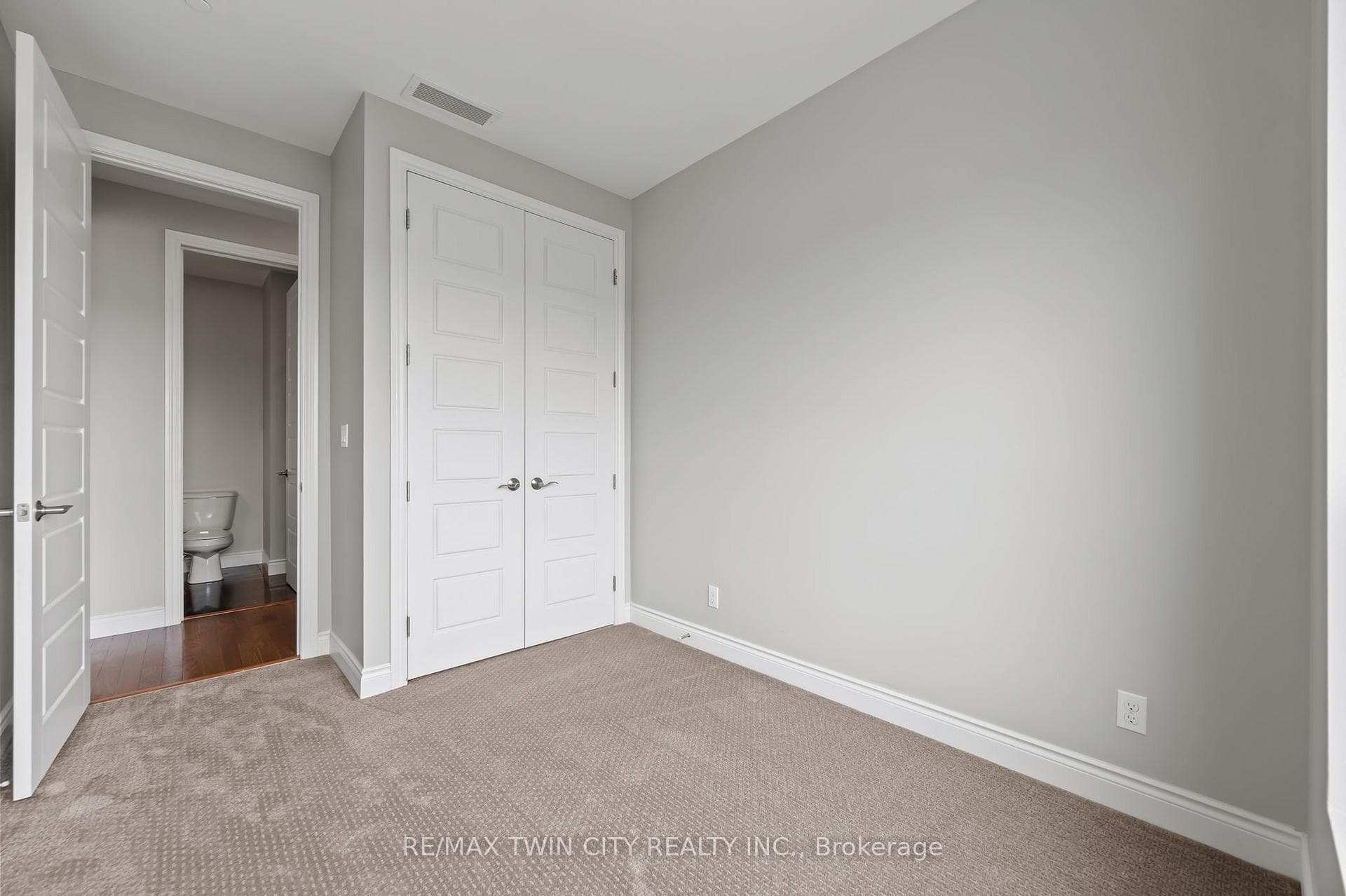 223 Erb Street Unit 704 photo 32