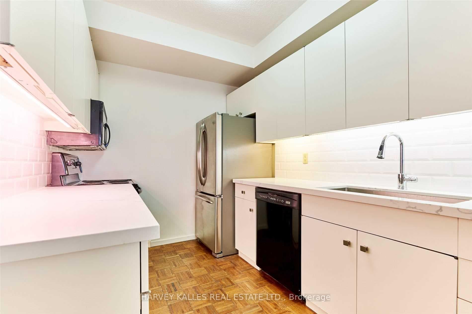 18A Hazelton Avenue Unit 306 photo 13
