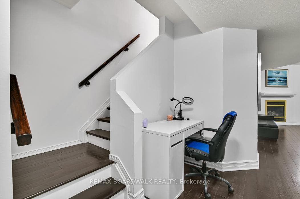 1160 Halton Terrace photo 25