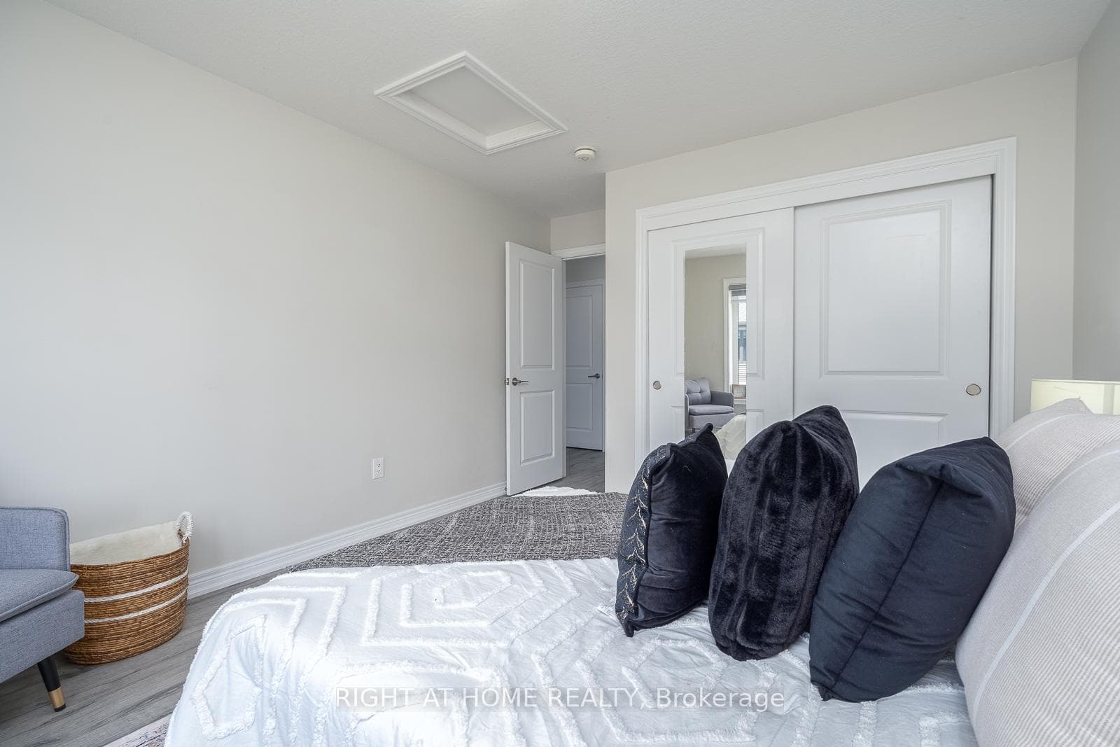 112 Hollywood Court photo 21